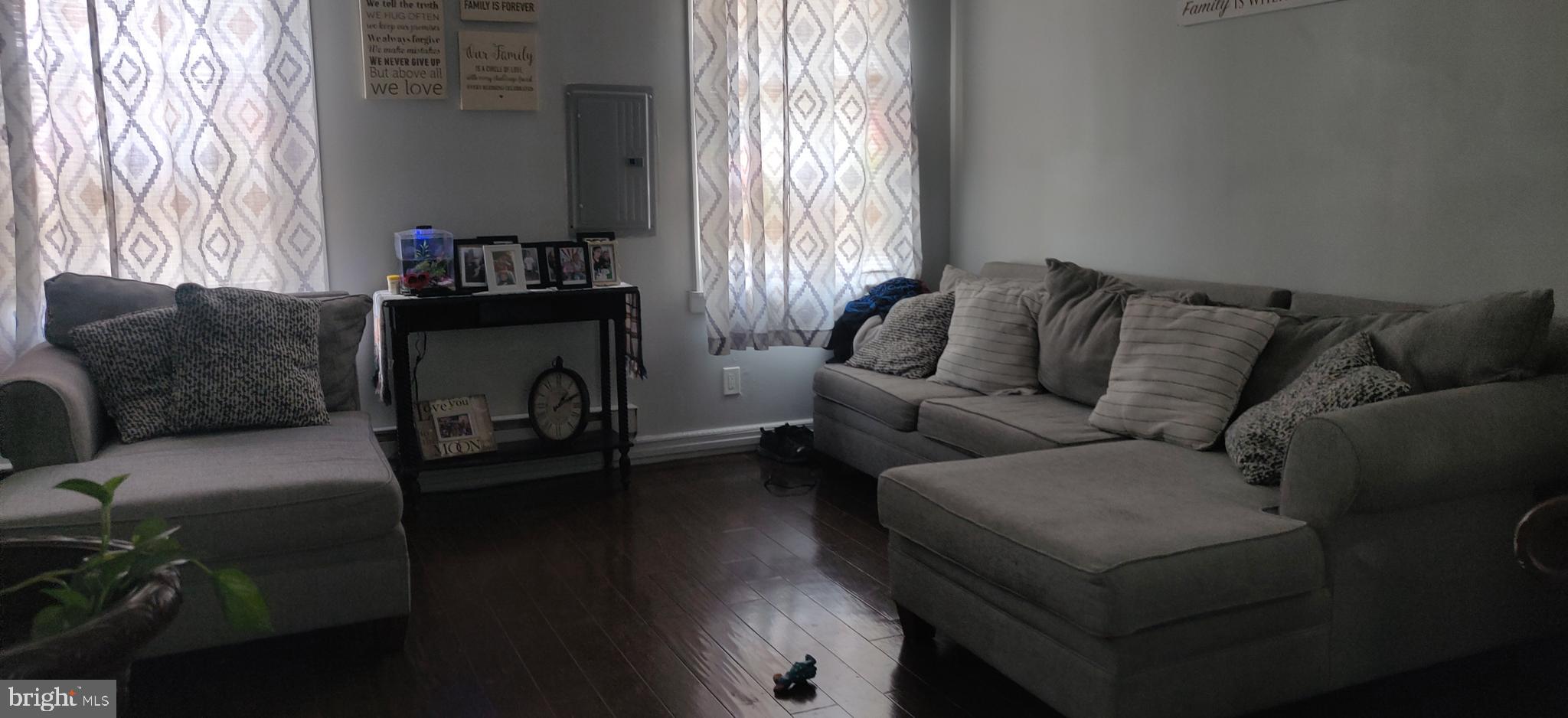 FRANKFORD - Commercial Sale