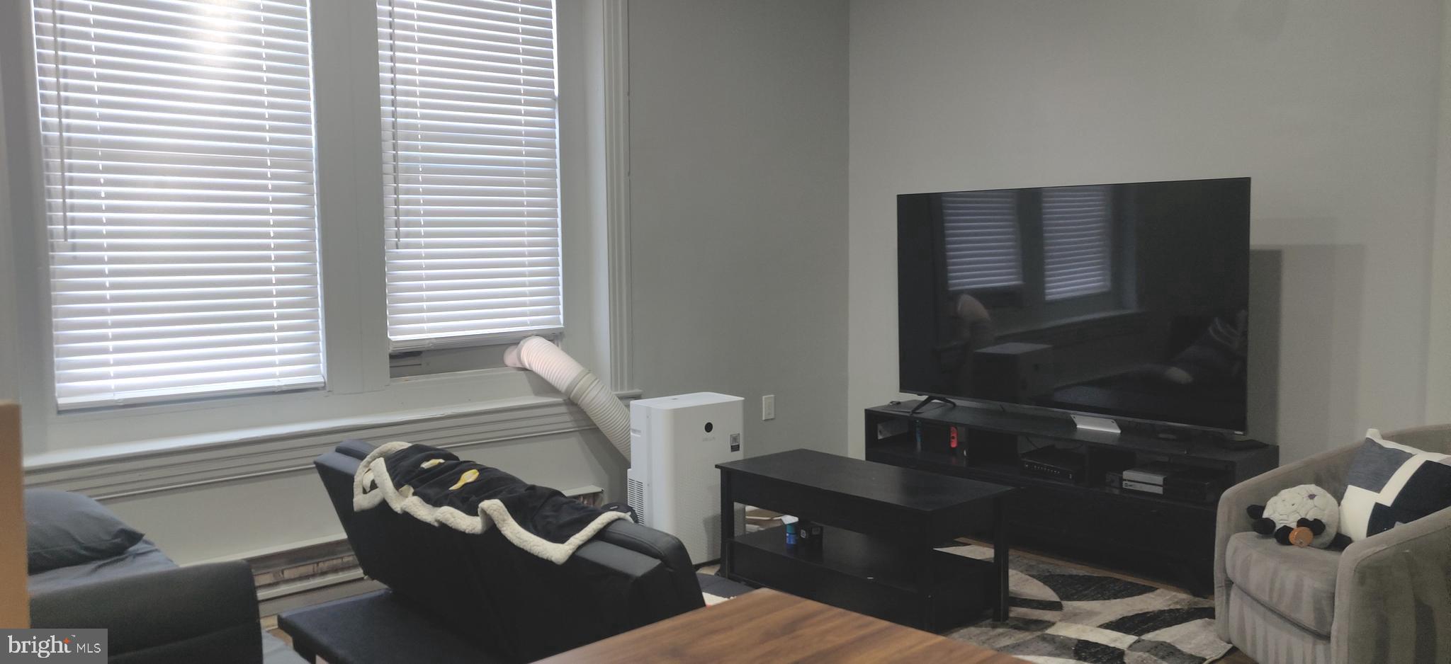 FRANKFORD - Commercial Sale