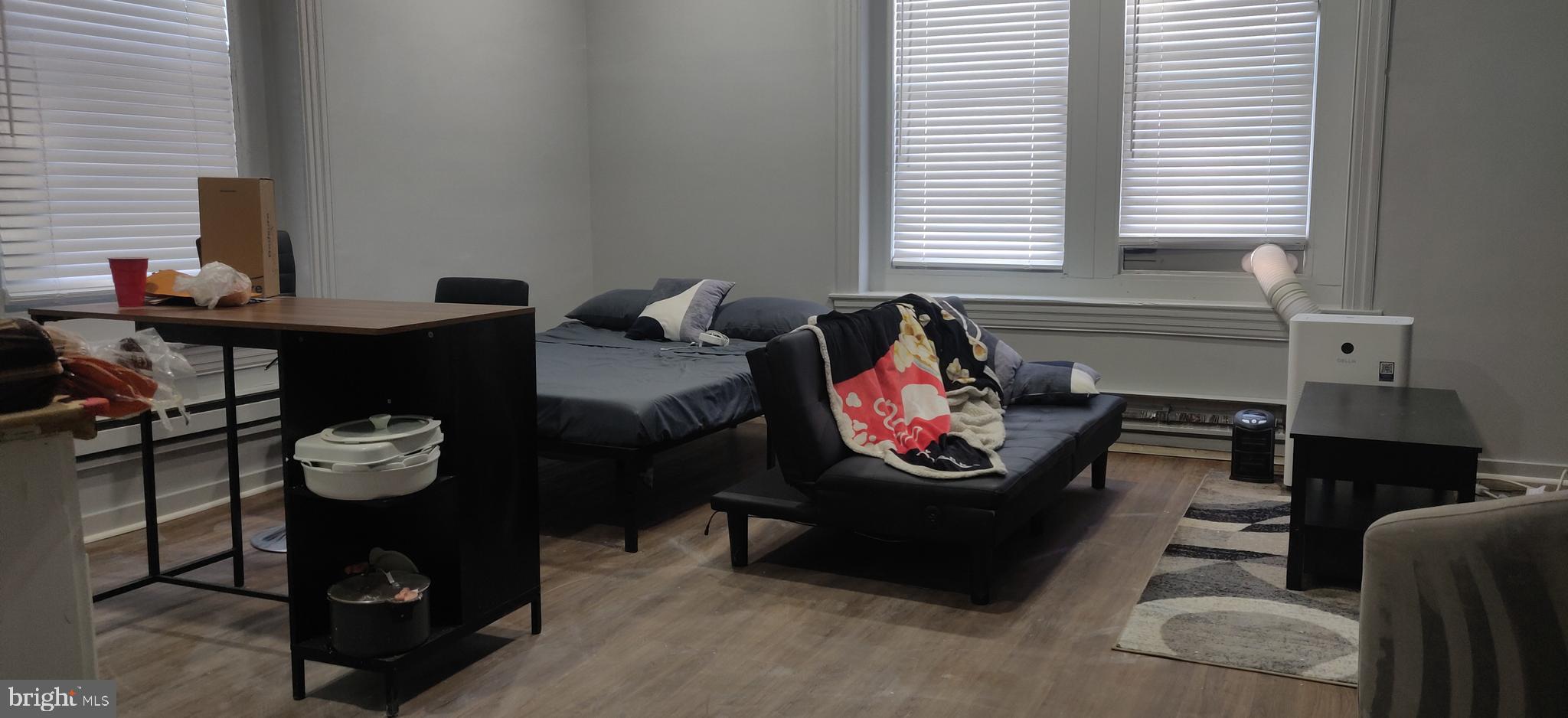 FRANKFORD - Commercial Sale