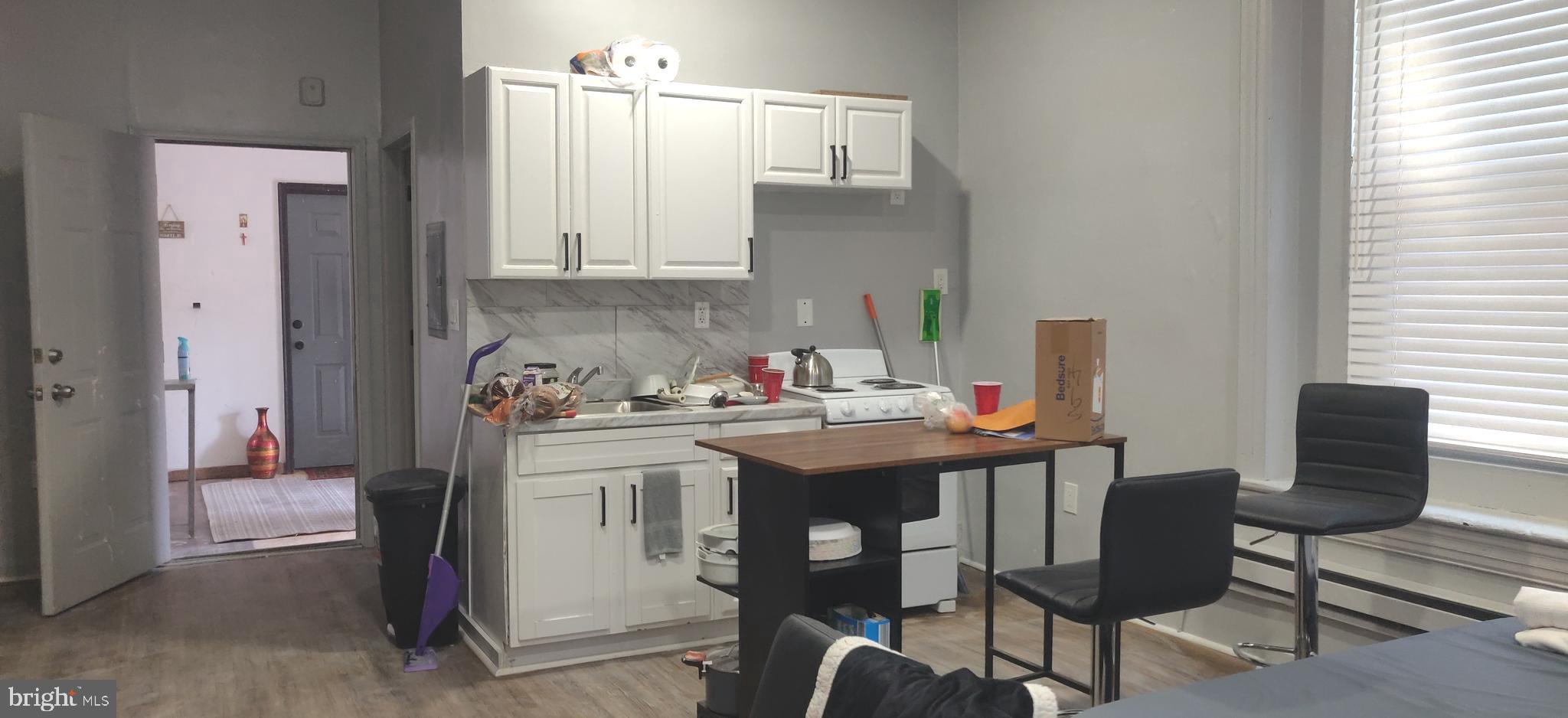 FRANKFORD - Commercial Sale