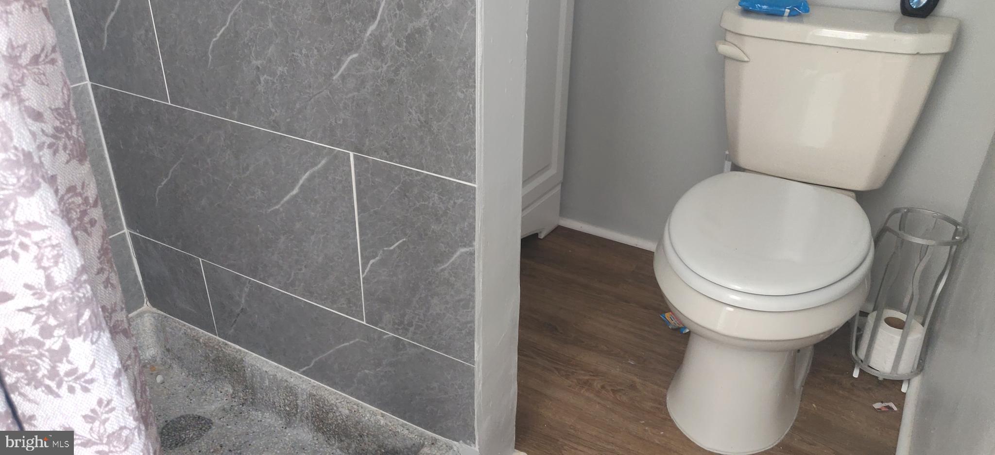 FRANKFORD - Commercial Sale