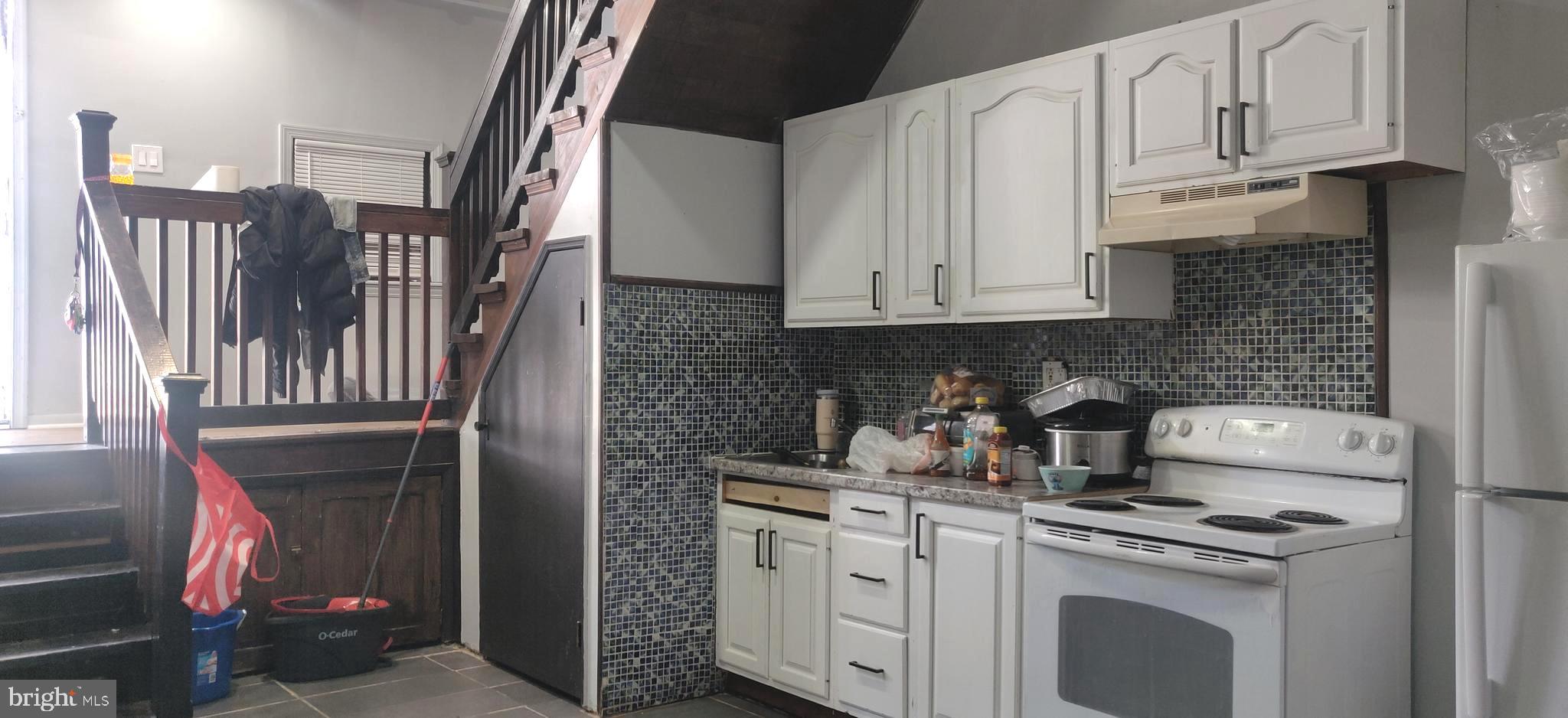 FRANKFORD - Commercial Sale