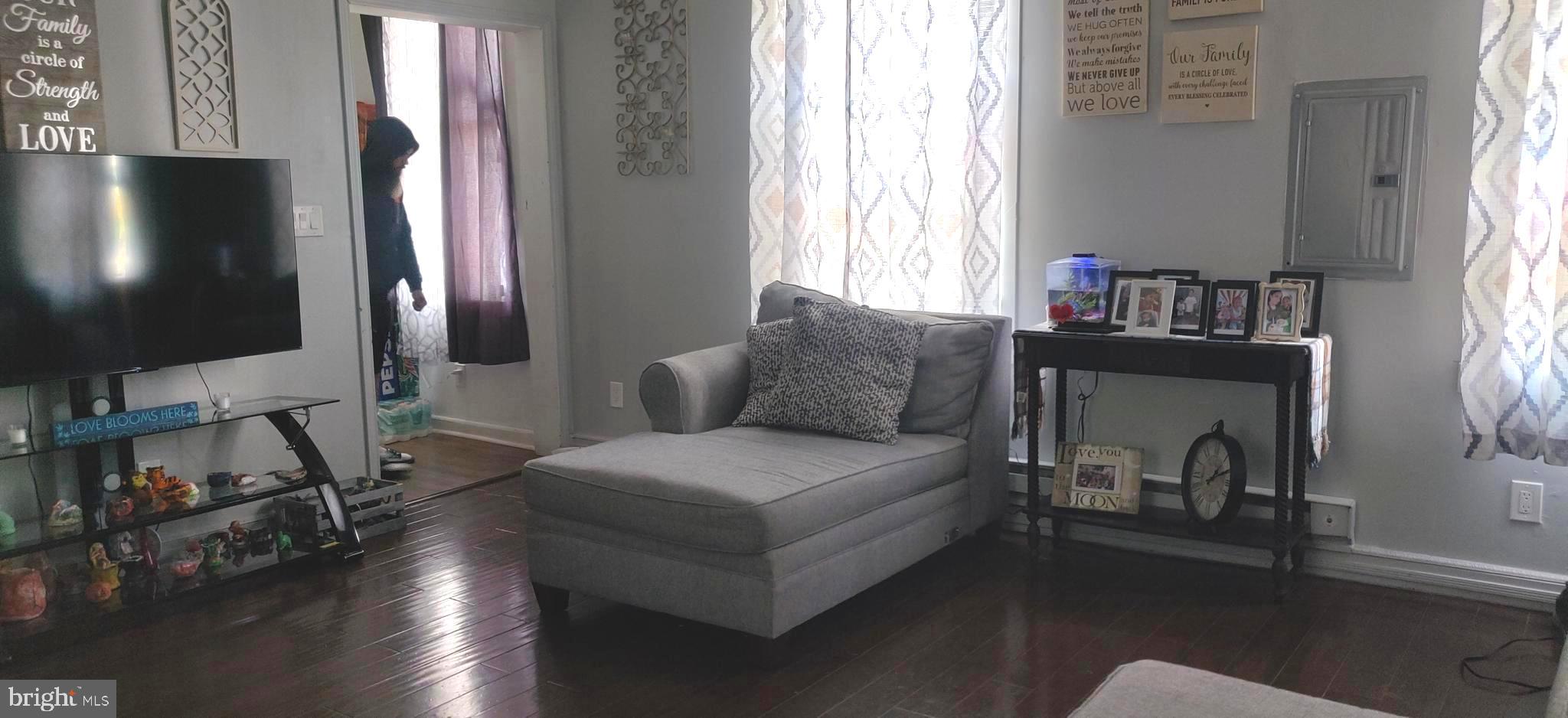 FRANKFORD - Commercial Sale