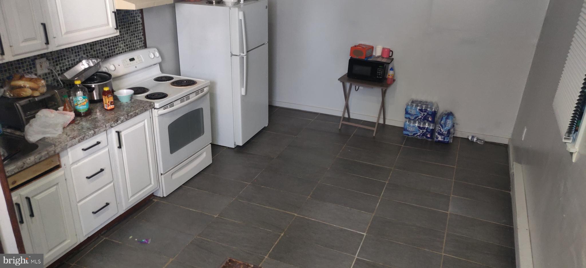 FRANKFORD - Commercial Sale