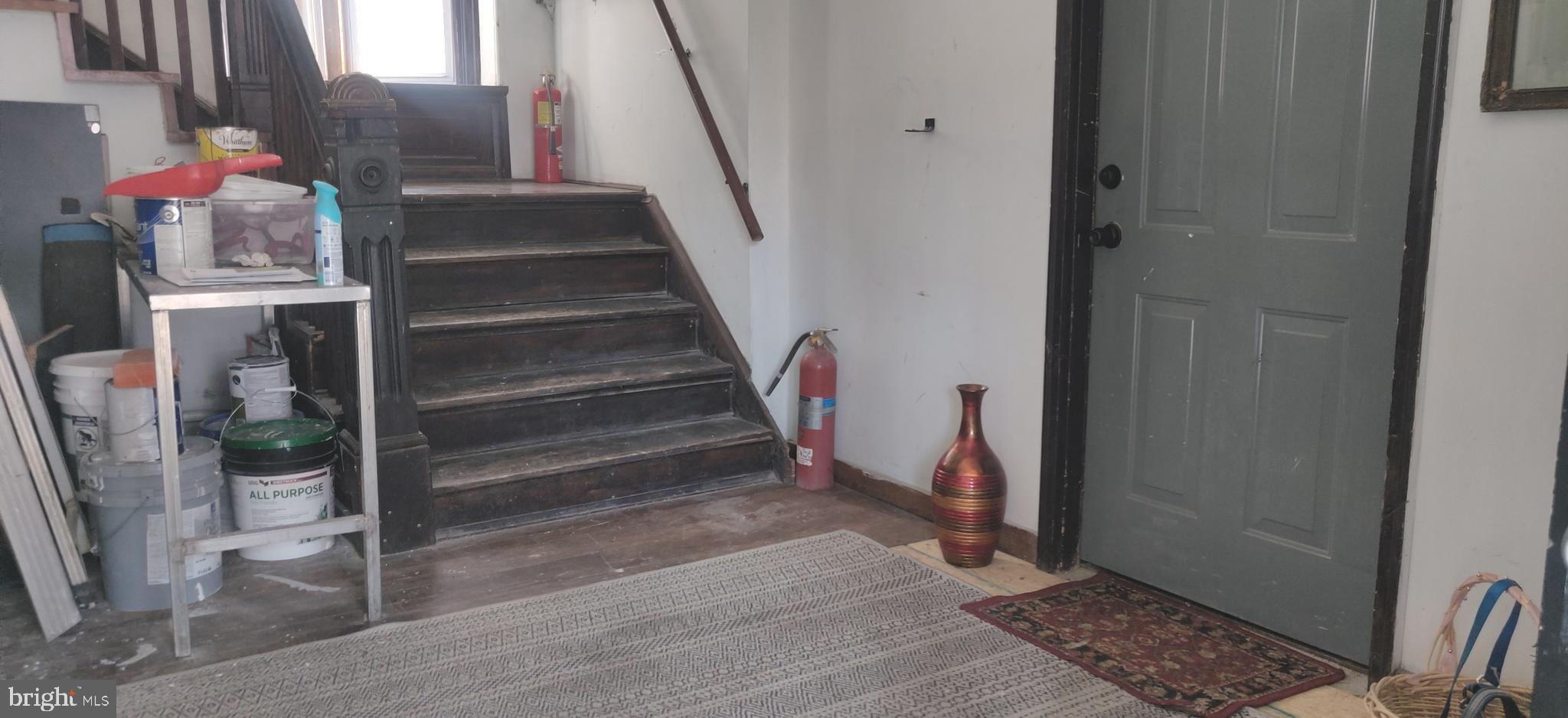 FRANKFORD - Commercial Sale