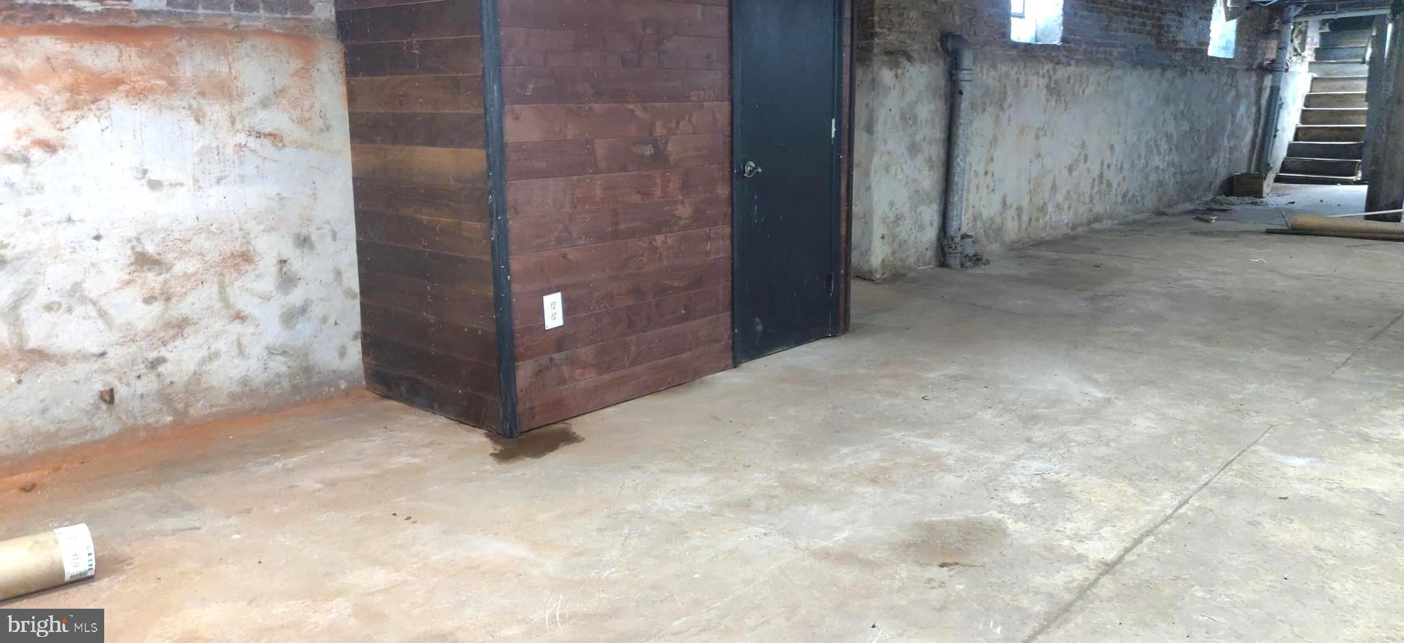 FRANKFORD - Commercial Sale