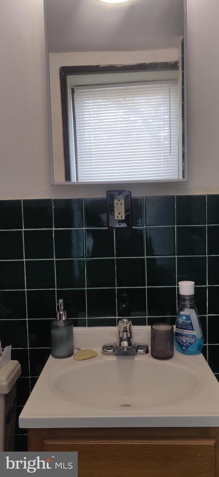 FRANKFORD - Commercial Sale