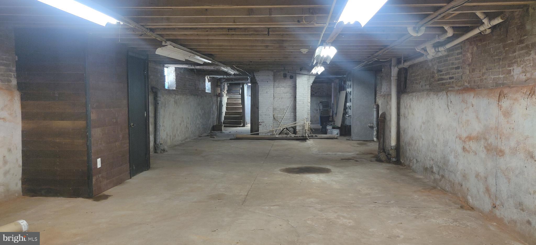 FRANKFORD - Commercial Sale