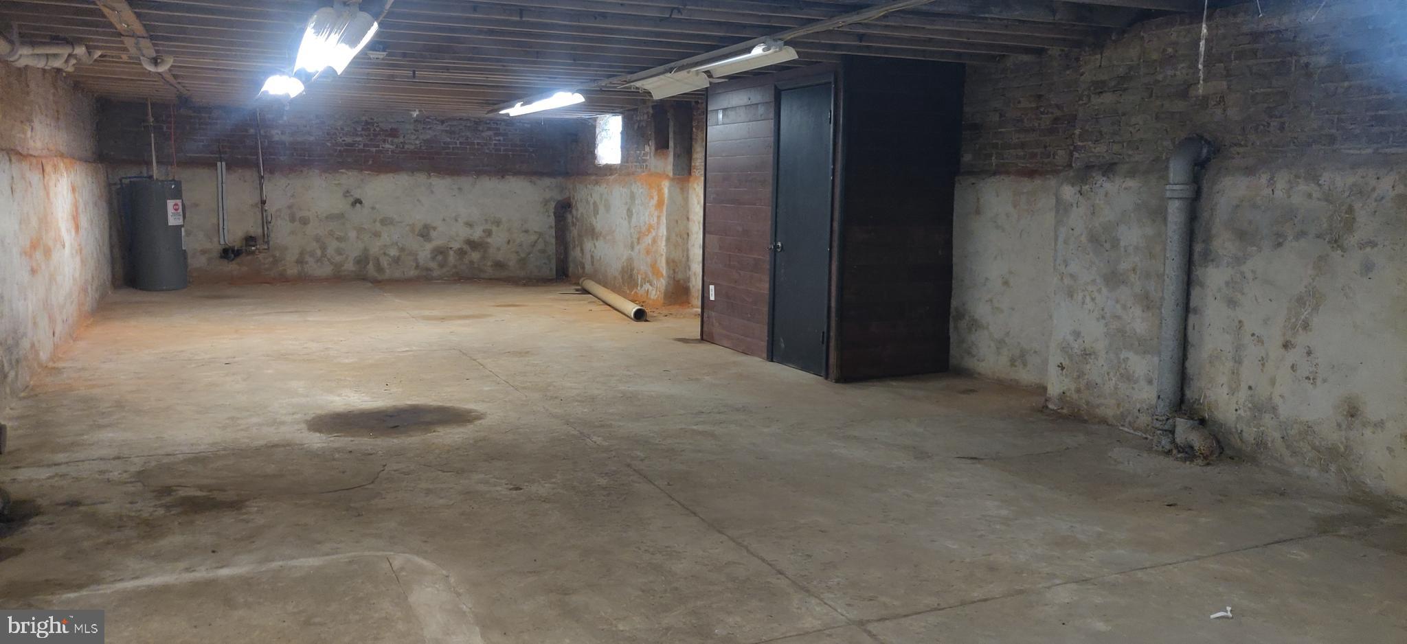 FRANKFORD - Commercial Sale