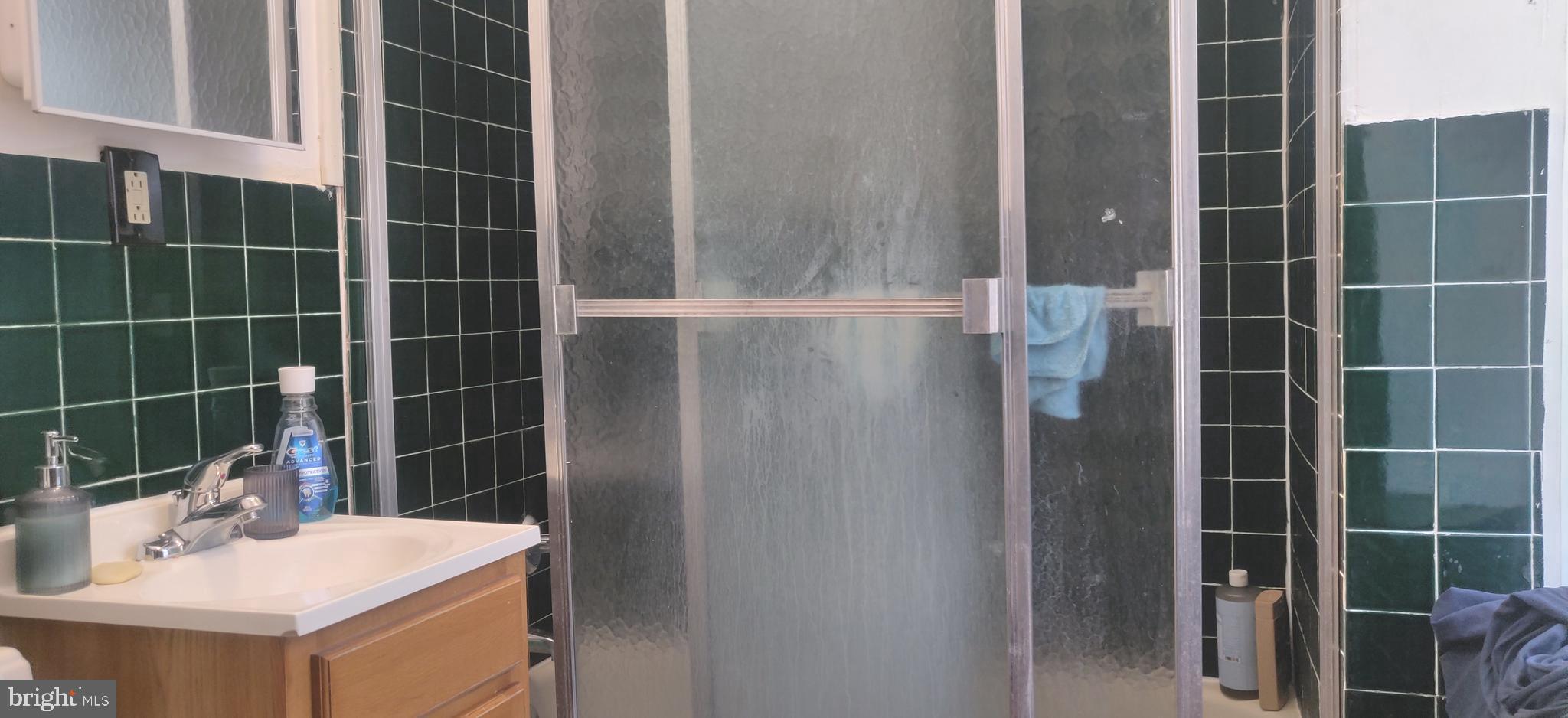 FRANKFORD - Commercial Sale