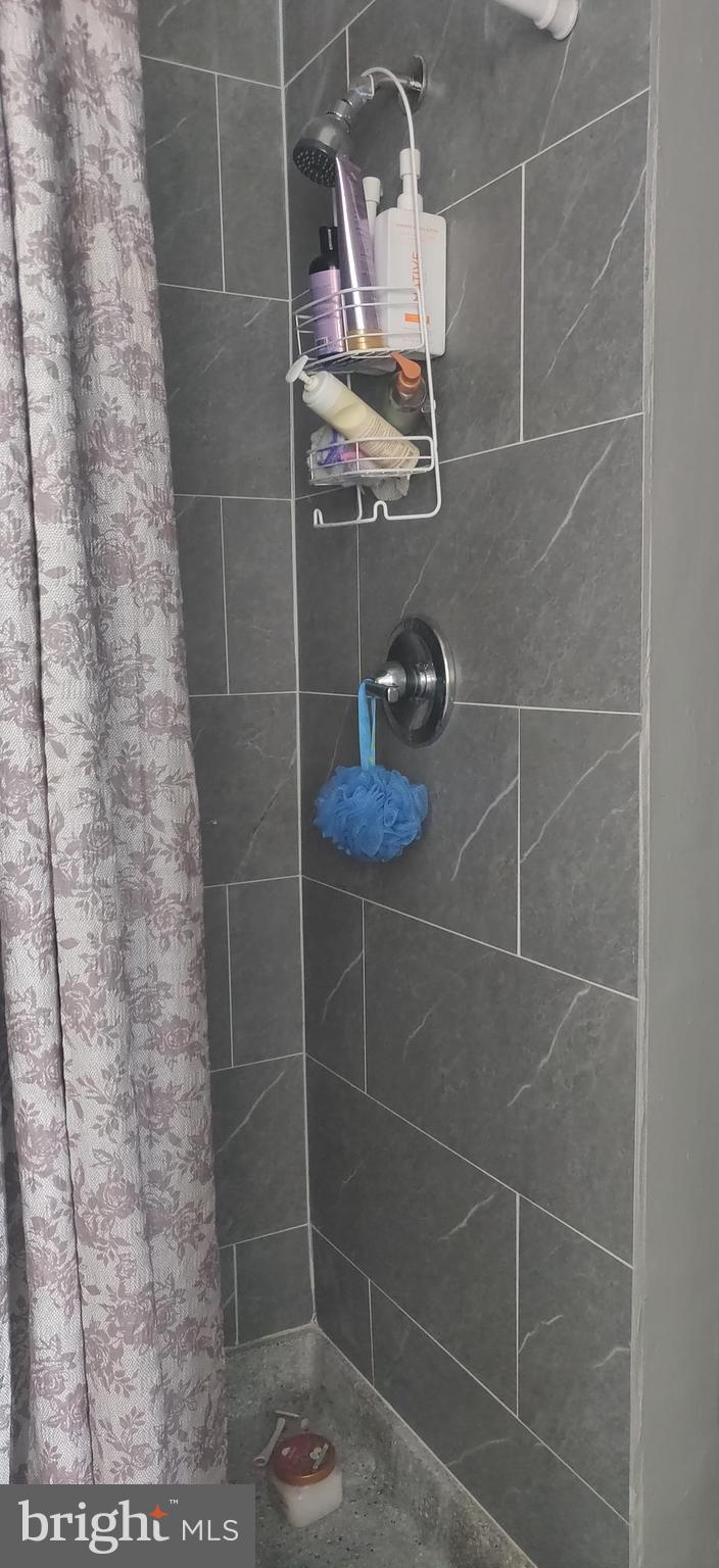 FRANKFORD - Commercial Sale