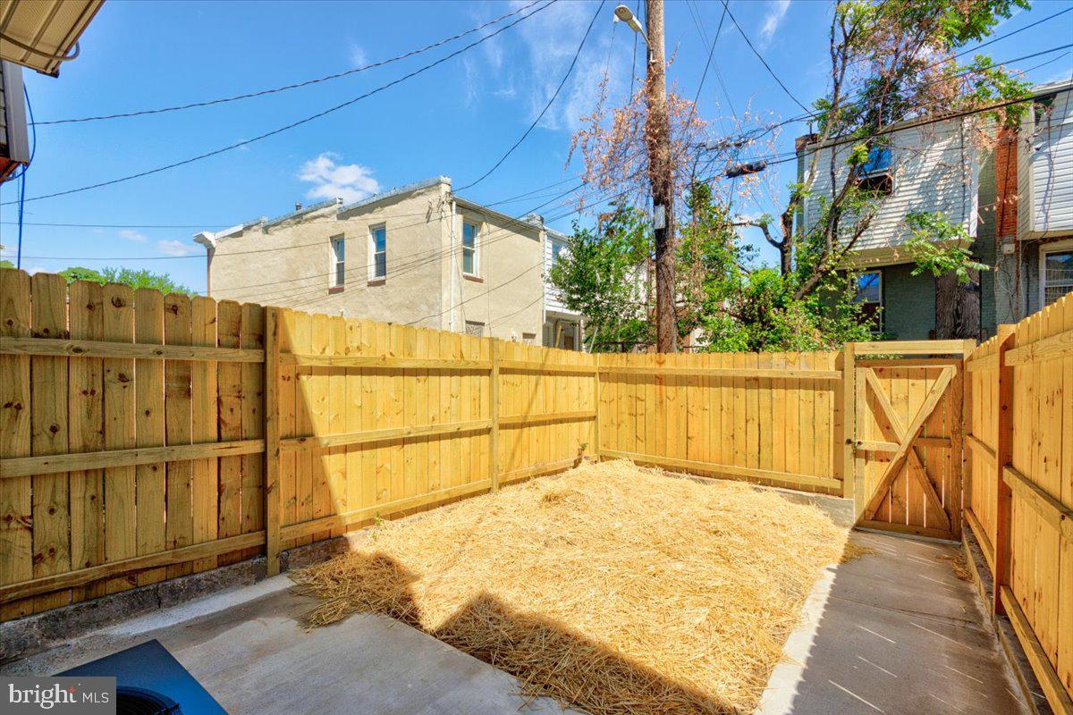 BROADWAY EAST - Residential