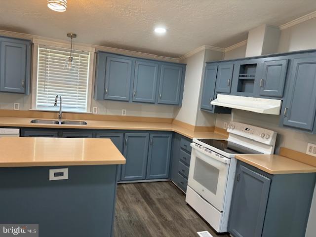 BUSH RIVER MANOR - Residential