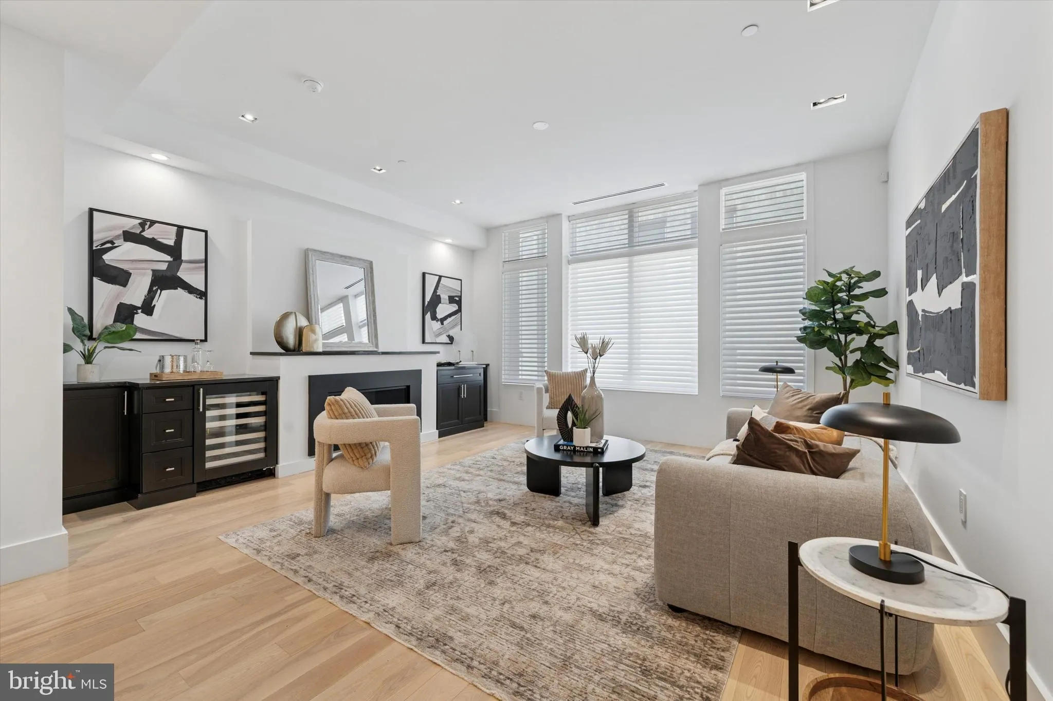 Philadelphia, Pennsylvania 19103, United States, 3 Bedrooms Bedrooms, ,4 BathroomsBathrooms,Residential,Active,31348