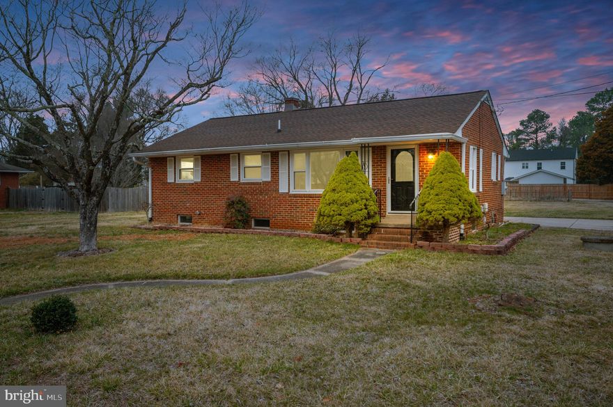 Don’t miss this opportunity to lease this charming home in a quiet, desirable neighborhood! Home offers 3 bedrooms and 2 bathrooms,  updated kitchen with modern appliances, and a cozy living area perfect for relaxing or entertaining. Enjoy the outdoors patio space on corner lot. Conveniently located near shopping, dining, and major highways. Schedule your private tour today—this one won’t last long!