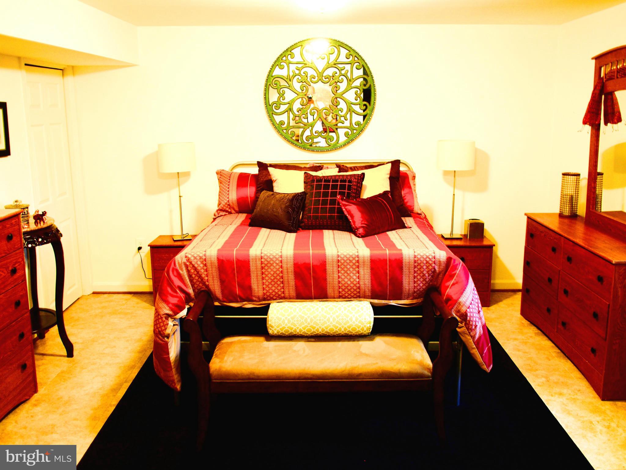 OVERLOOK KNOLLS - Residential Lease