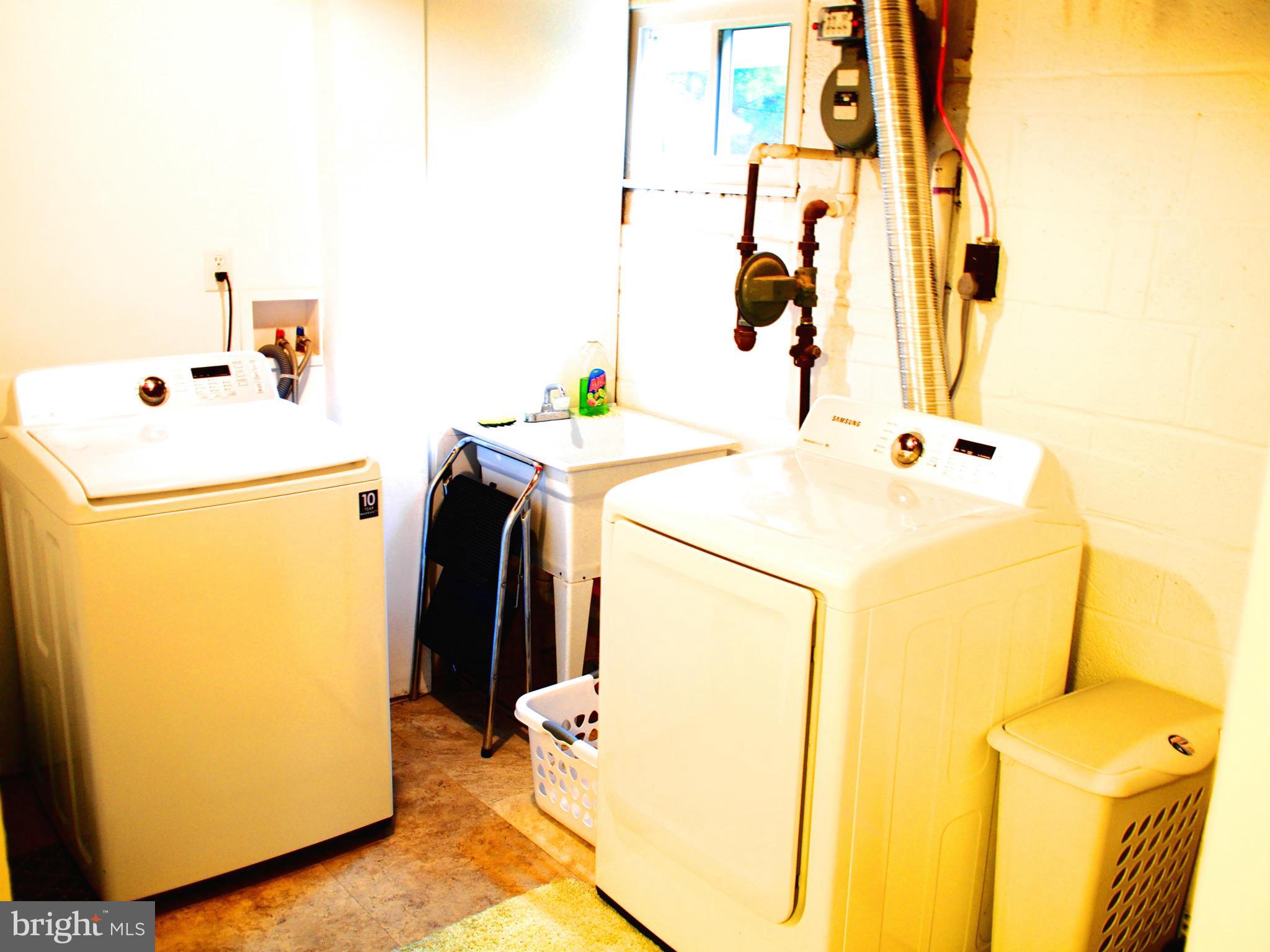 OVERLOOK KNOLLS - Residential Lease