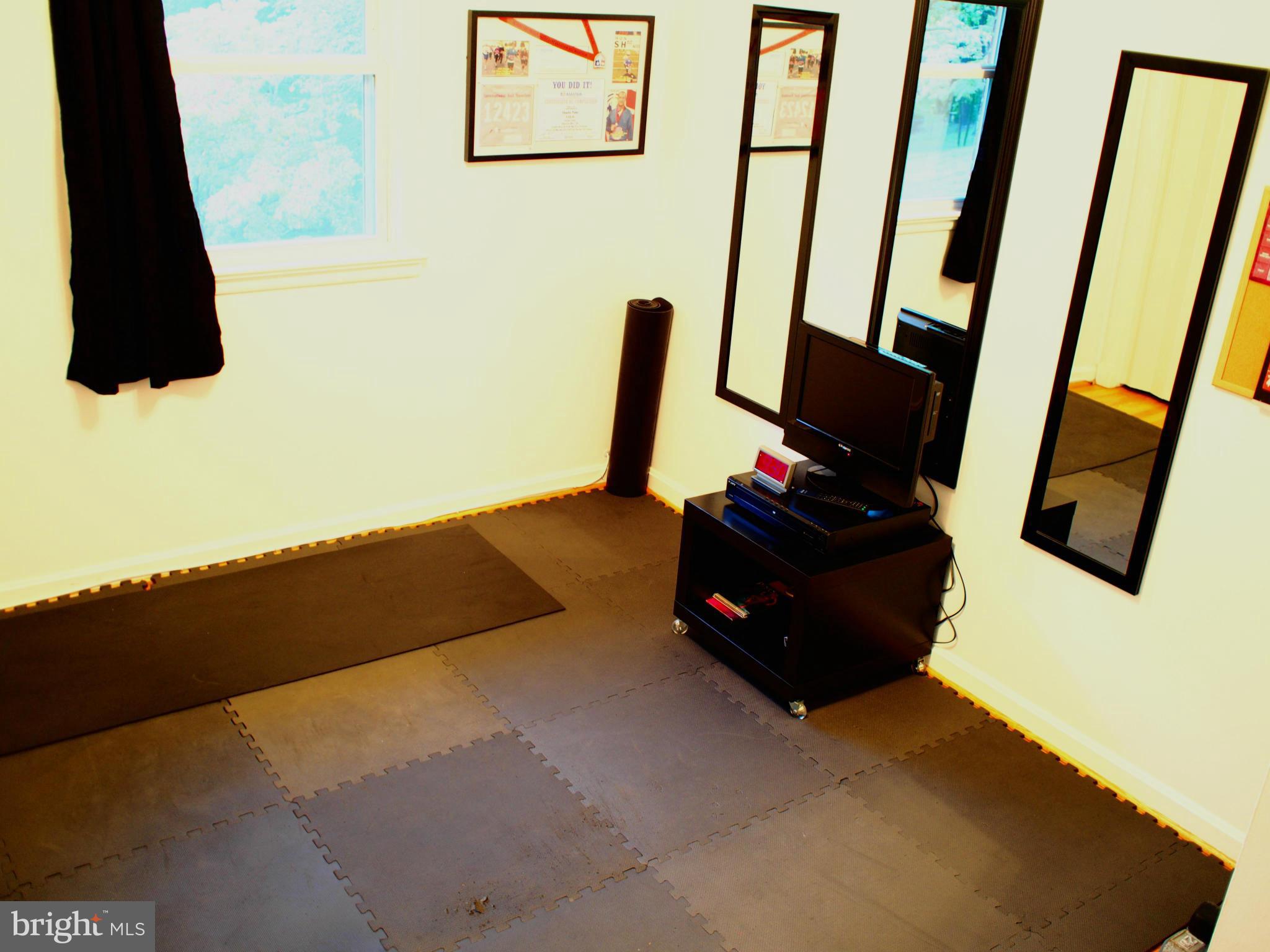 OVERLOOK KNOLLS - Residential Lease