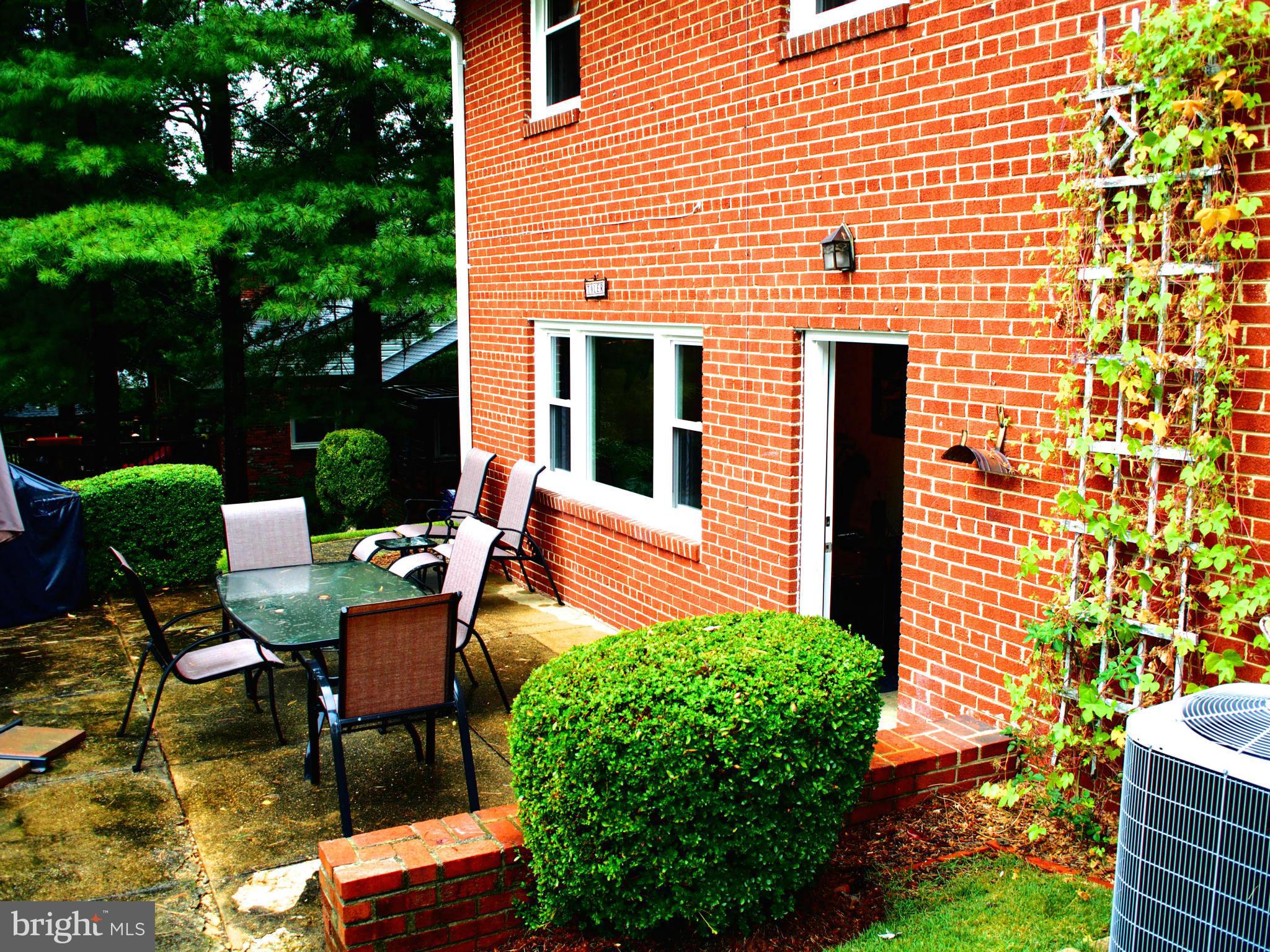 OVERLOOK KNOLLS - Residential Lease