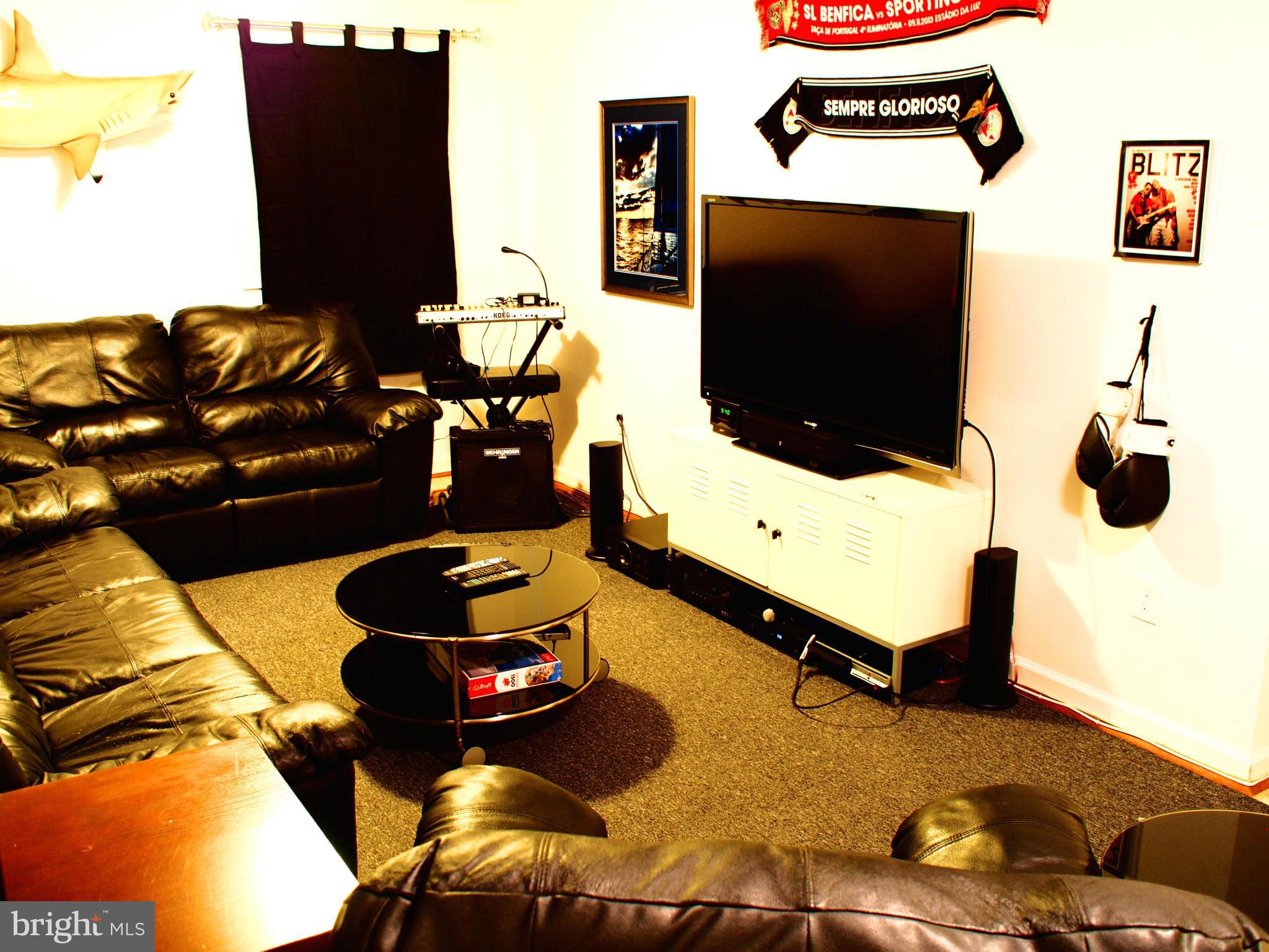 OVERLOOK KNOLLS - Residential Lease