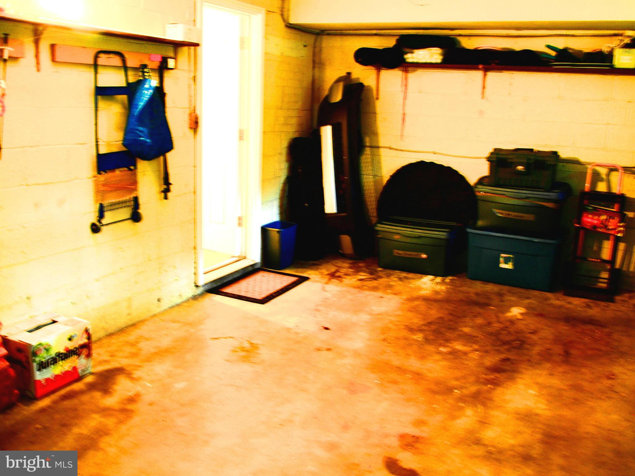 OVERLOOK KNOLLS - Residential Lease