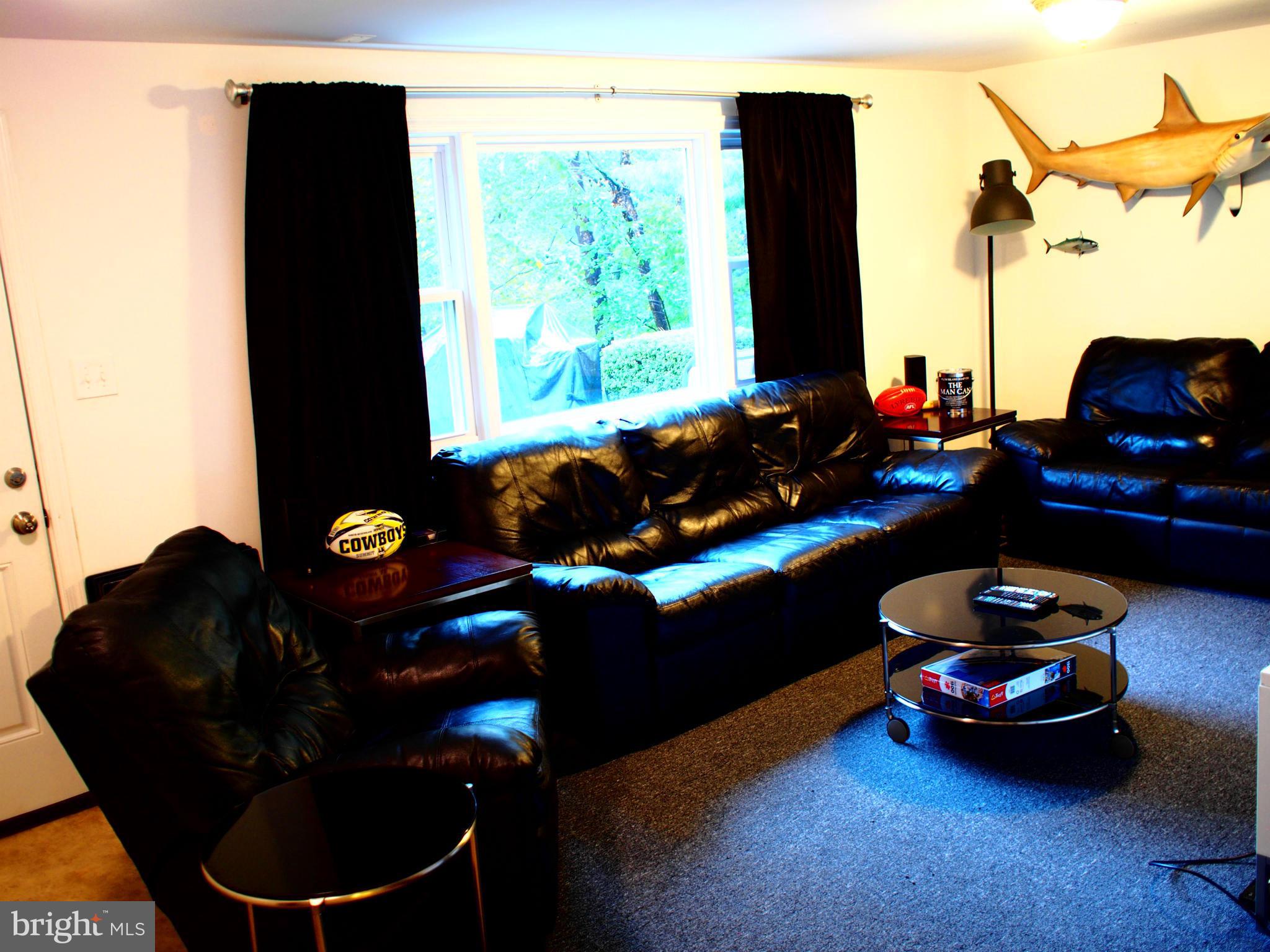 OVERLOOK KNOLLS - Residential Lease