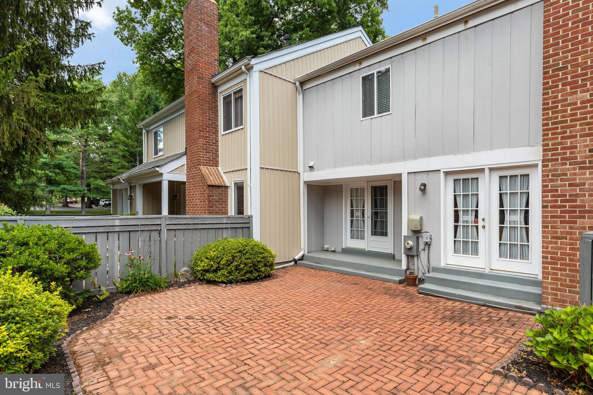 HIGHLAND HALL - Residential