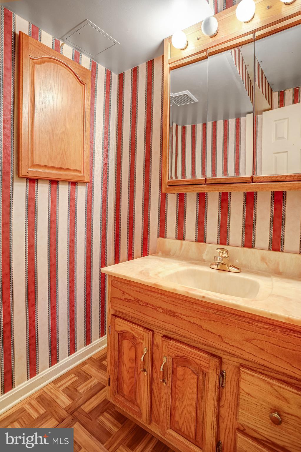 HIGHLAND HALL - Residential