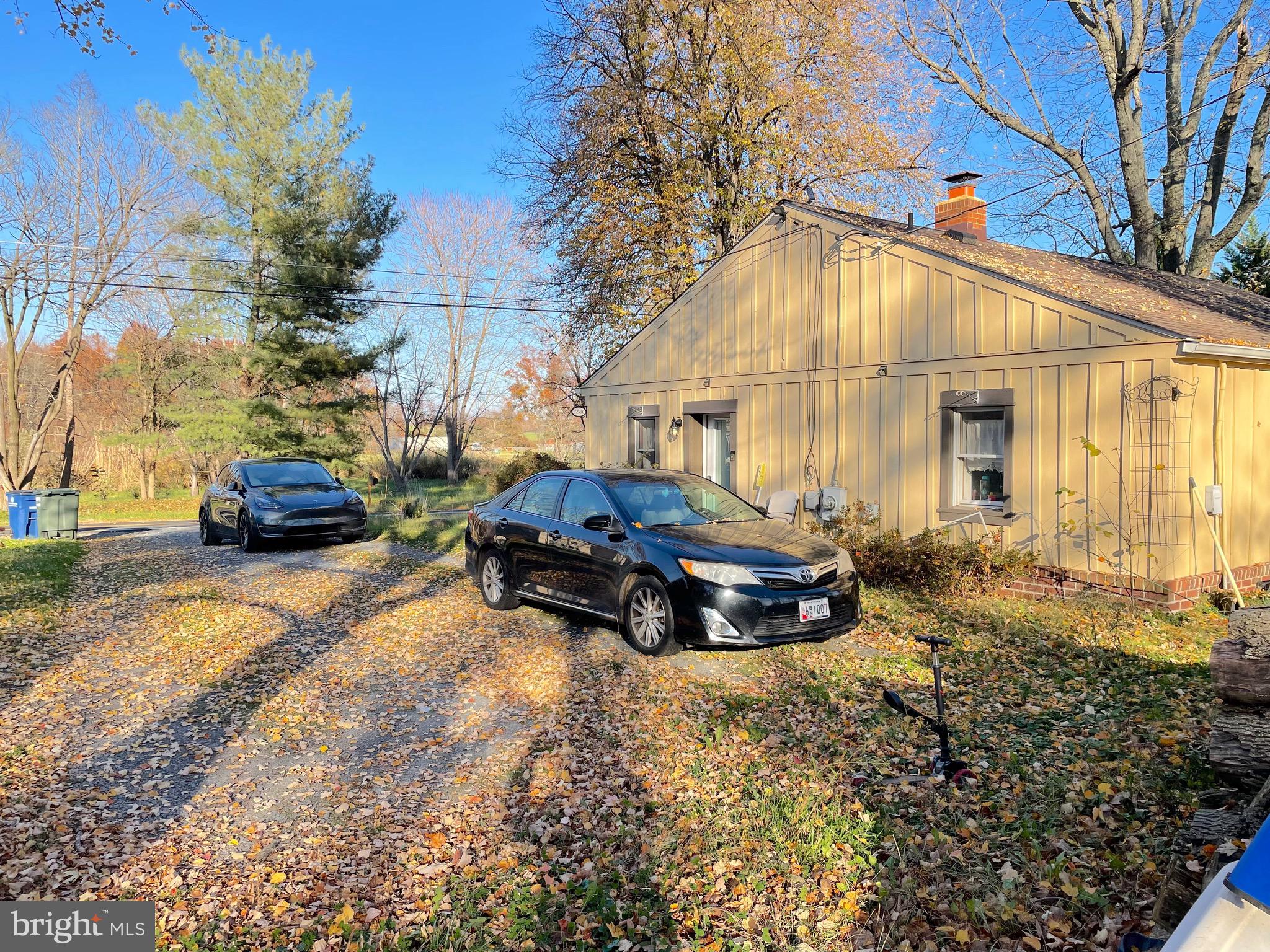 POOLESVILLE OUTSIDE - Residential