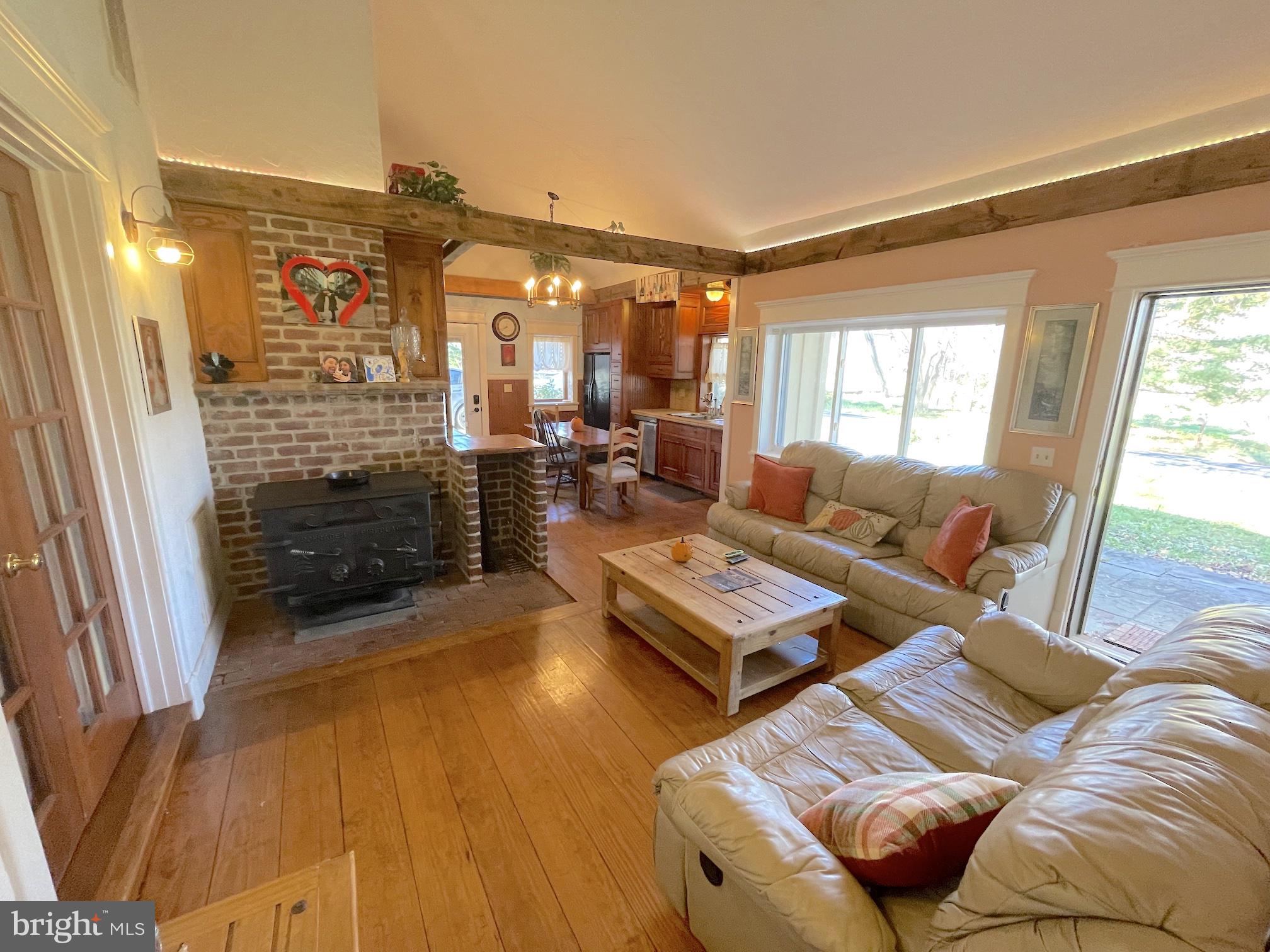 POOLESVILLE OUTSIDE - Residential