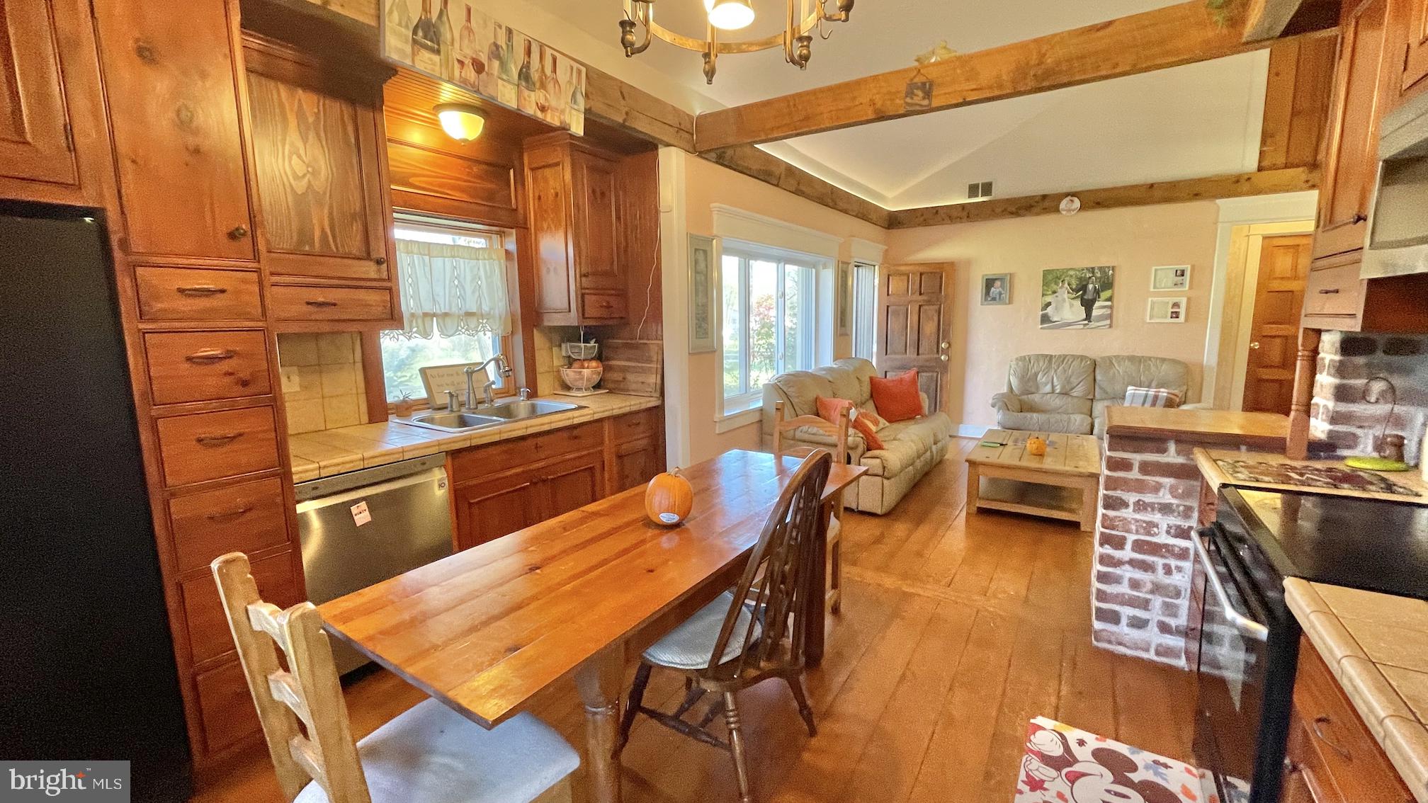 POOLESVILLE OUTSIDE - Residential