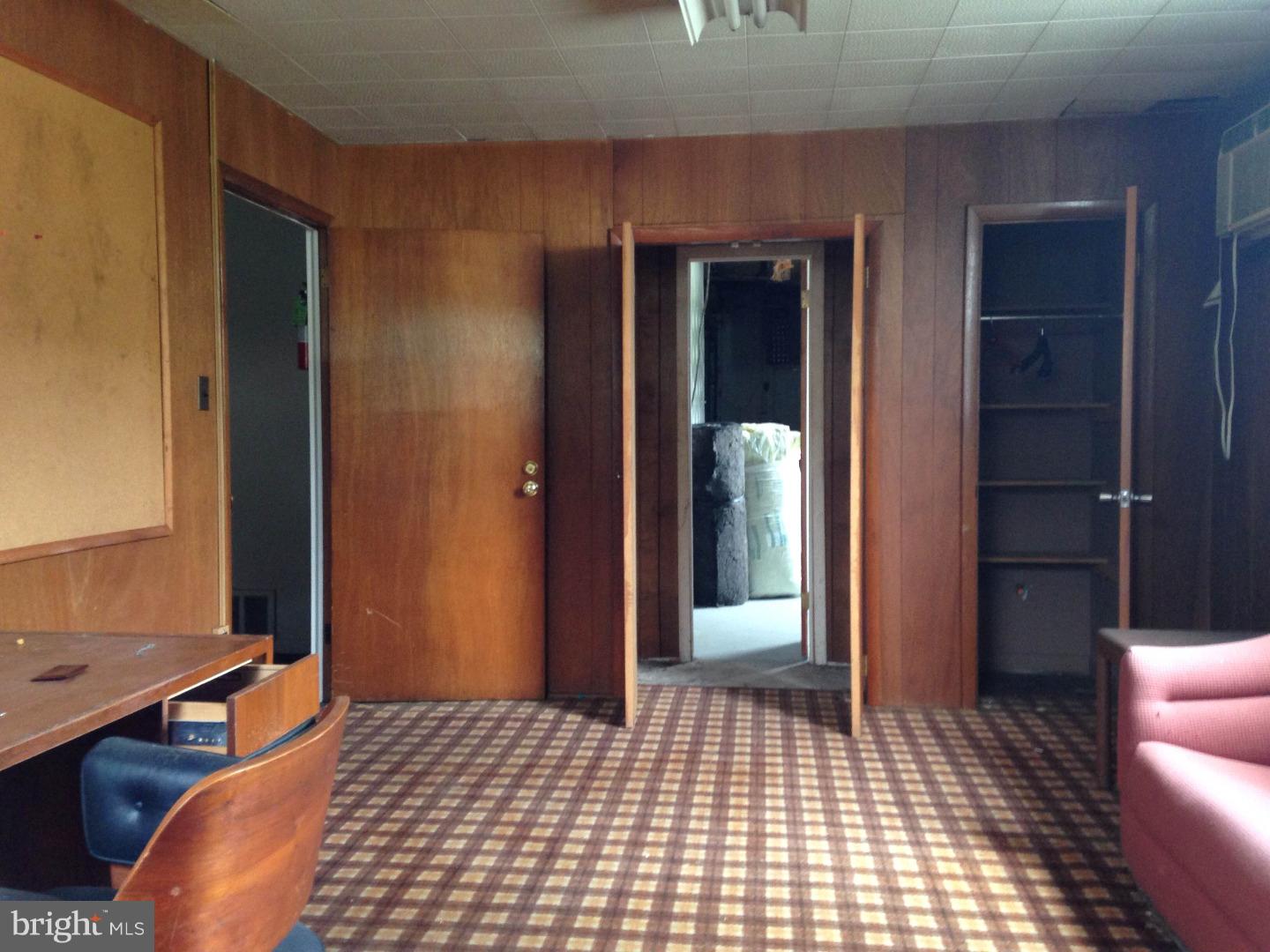 YEADON - Commercial Sale