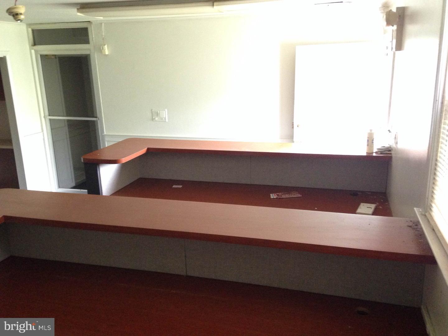 YEADON - Commercial Sale