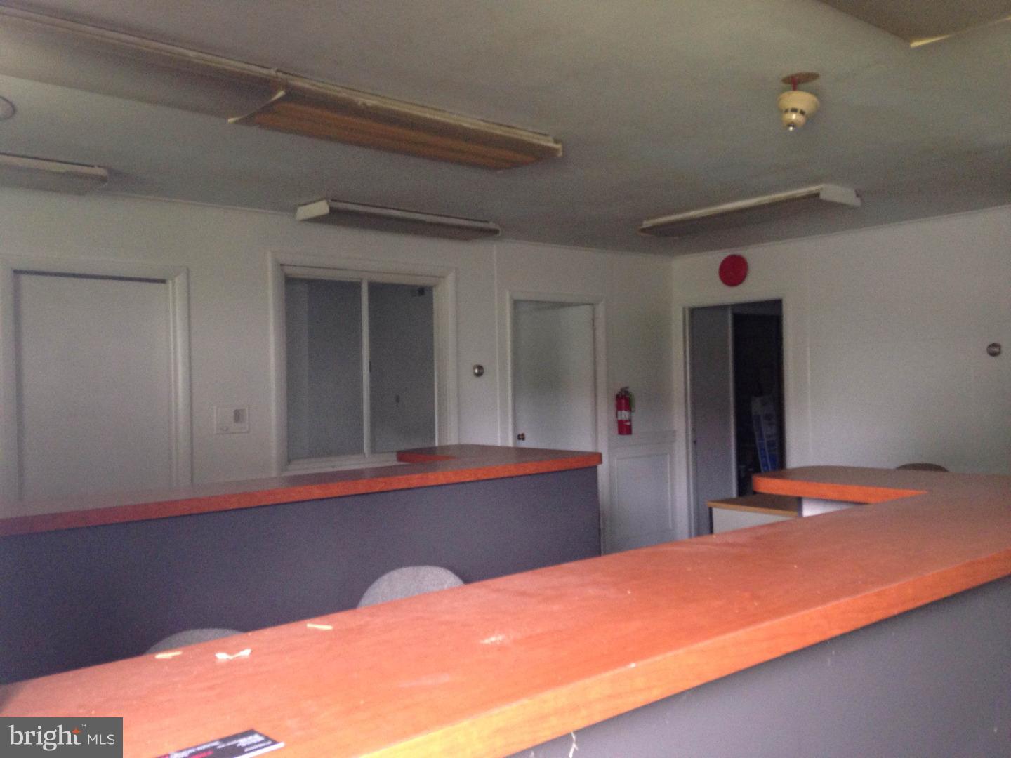 YEADON - Commercial Sale