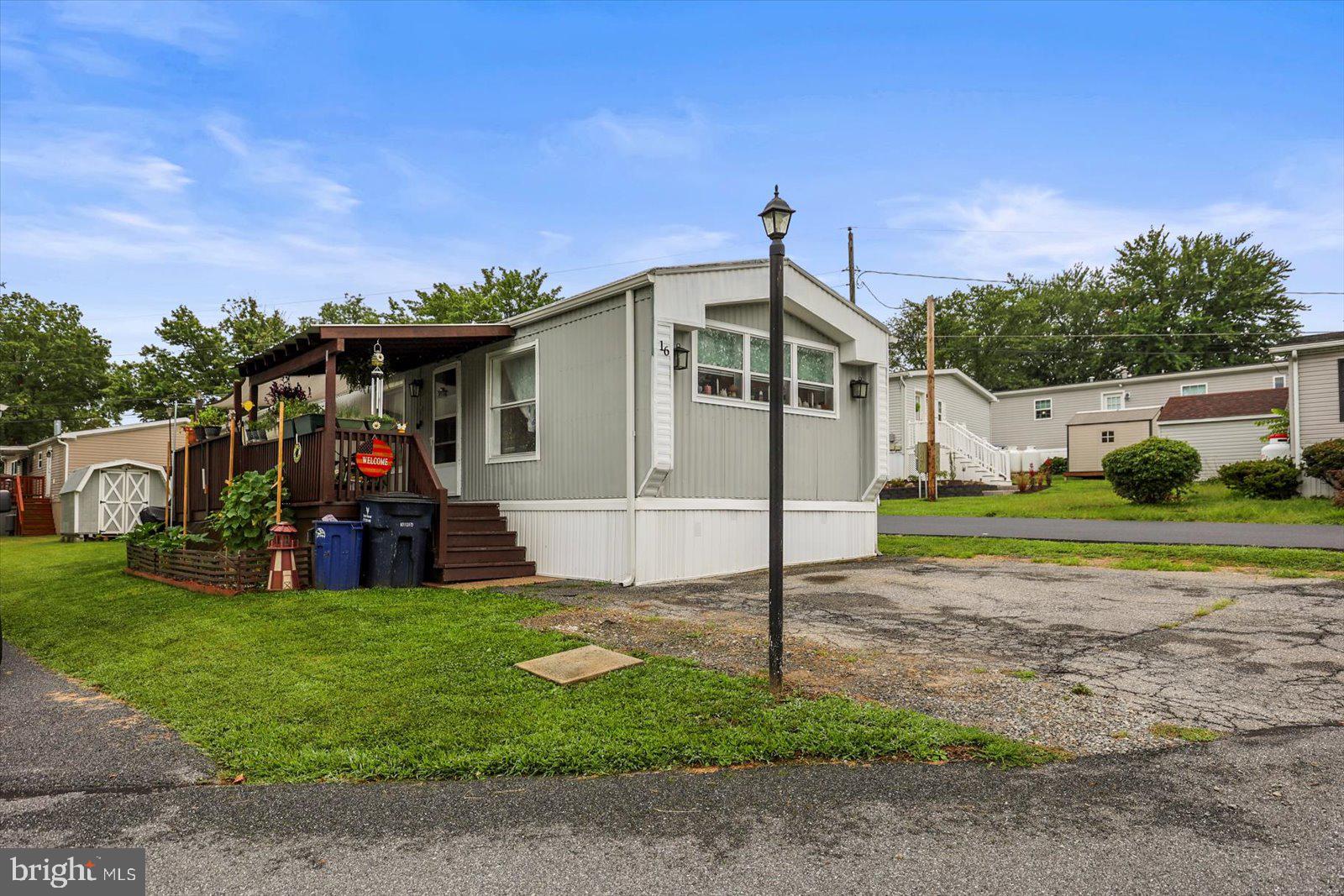 16 EARL LANE