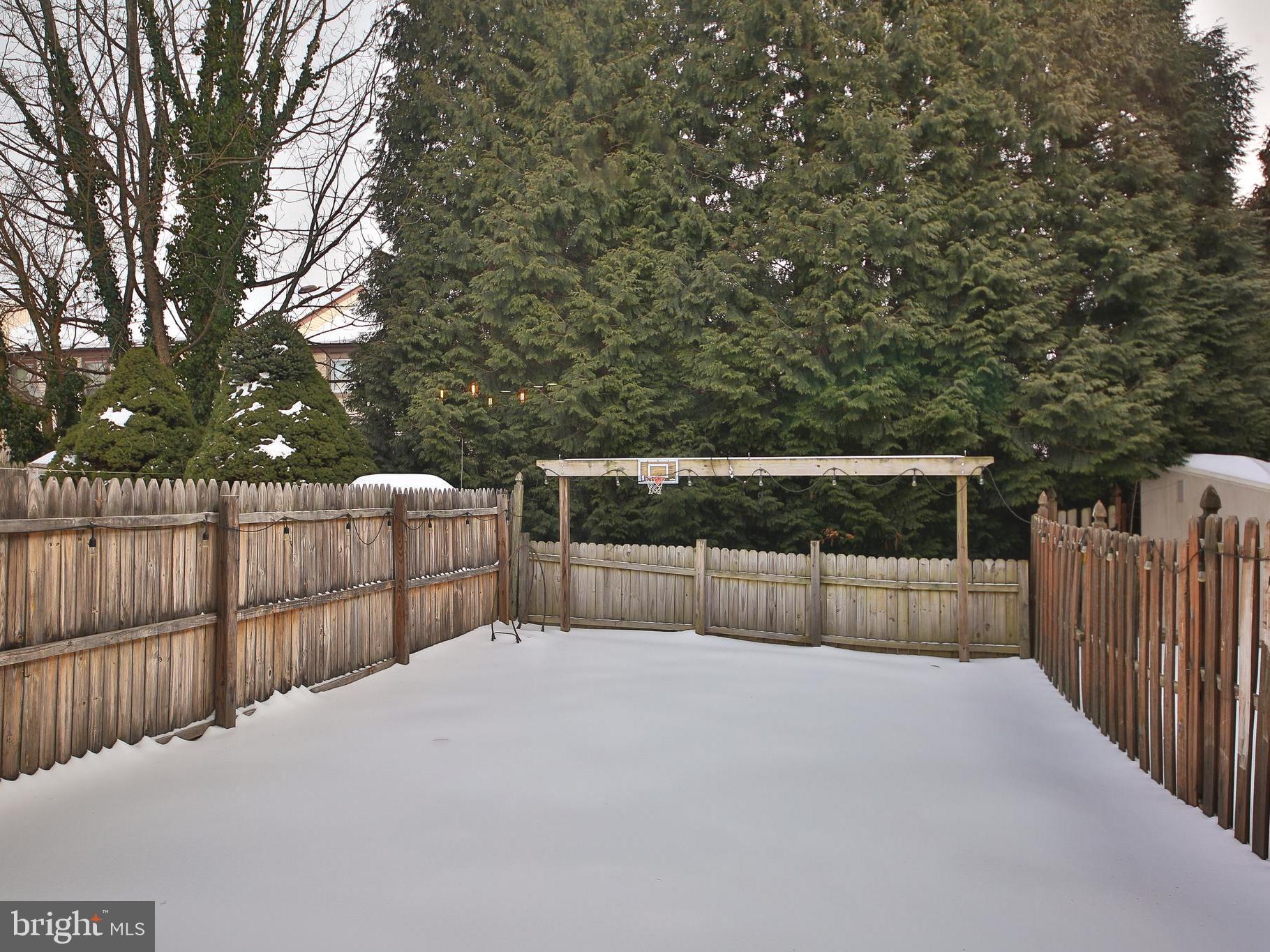 SAW MILL VALLEY - Residential