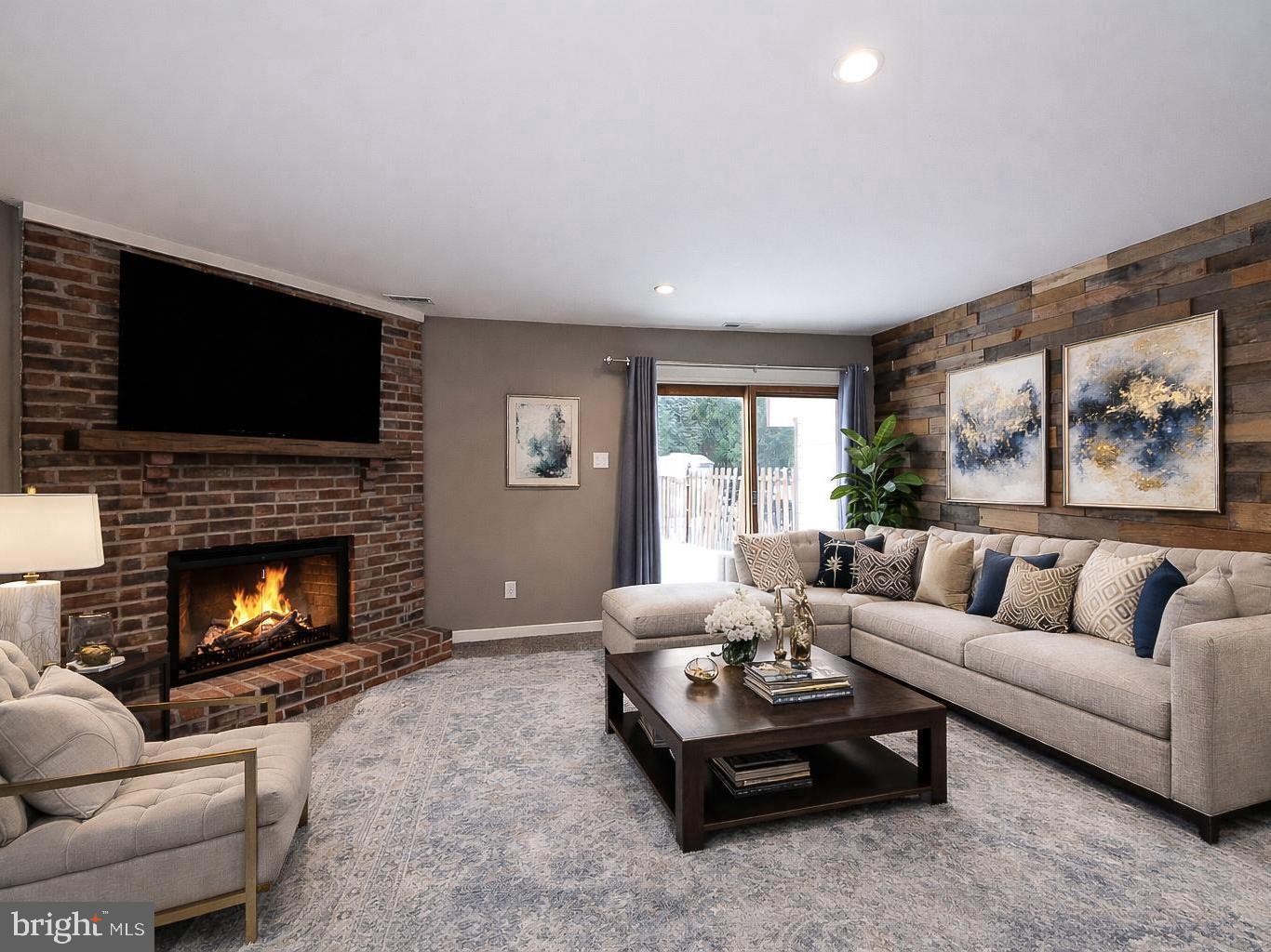 SAW MILL VALLEY - Residential