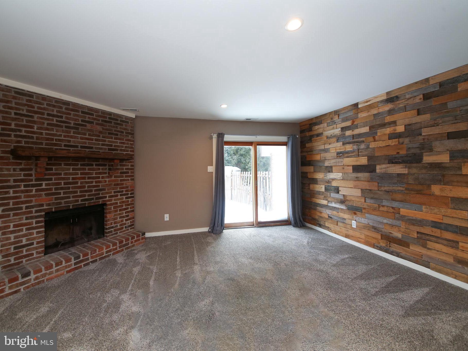 SAW MILL VALLEY - Residential