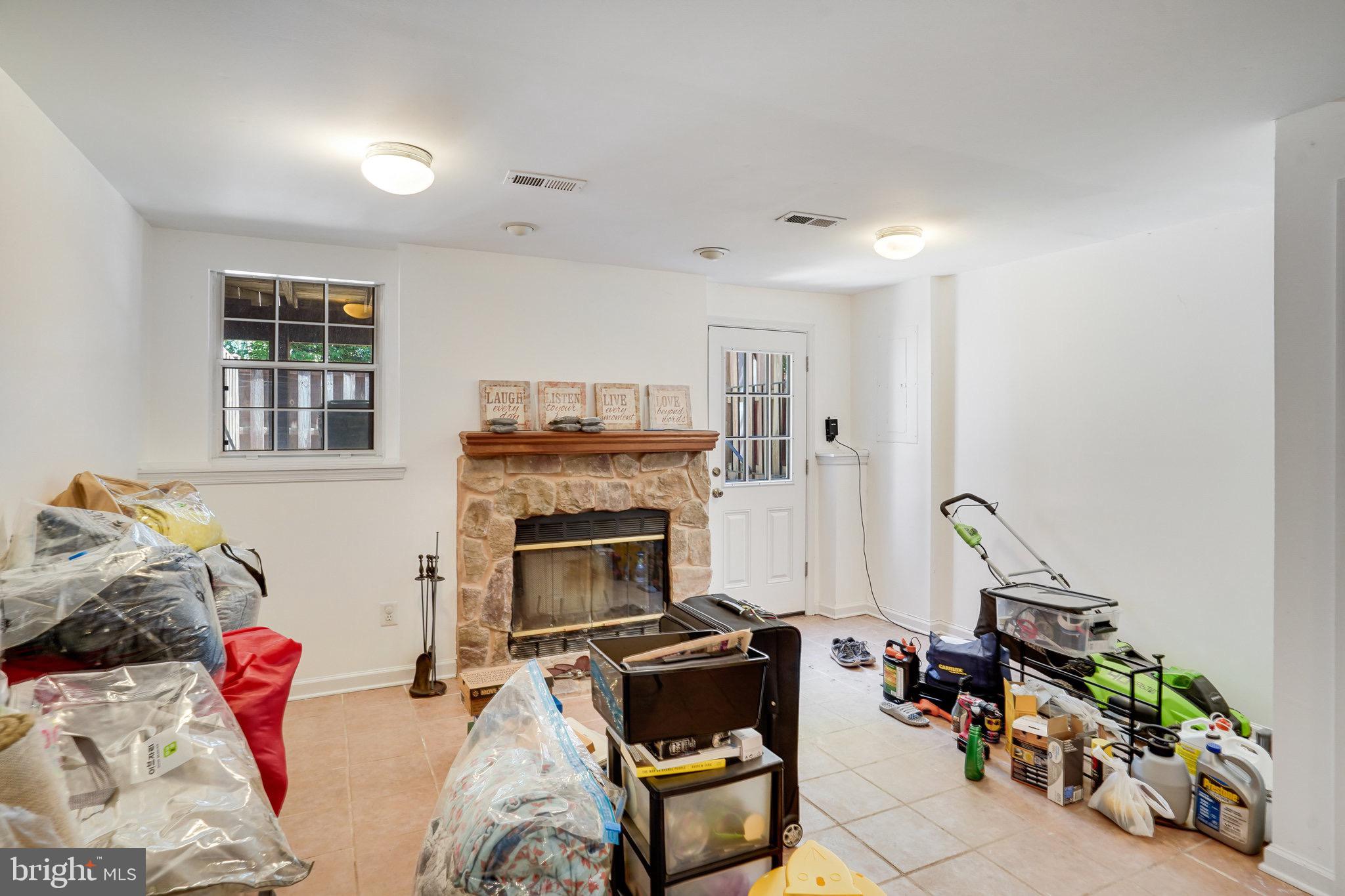 CENTRE RIDGE - Residential Lease