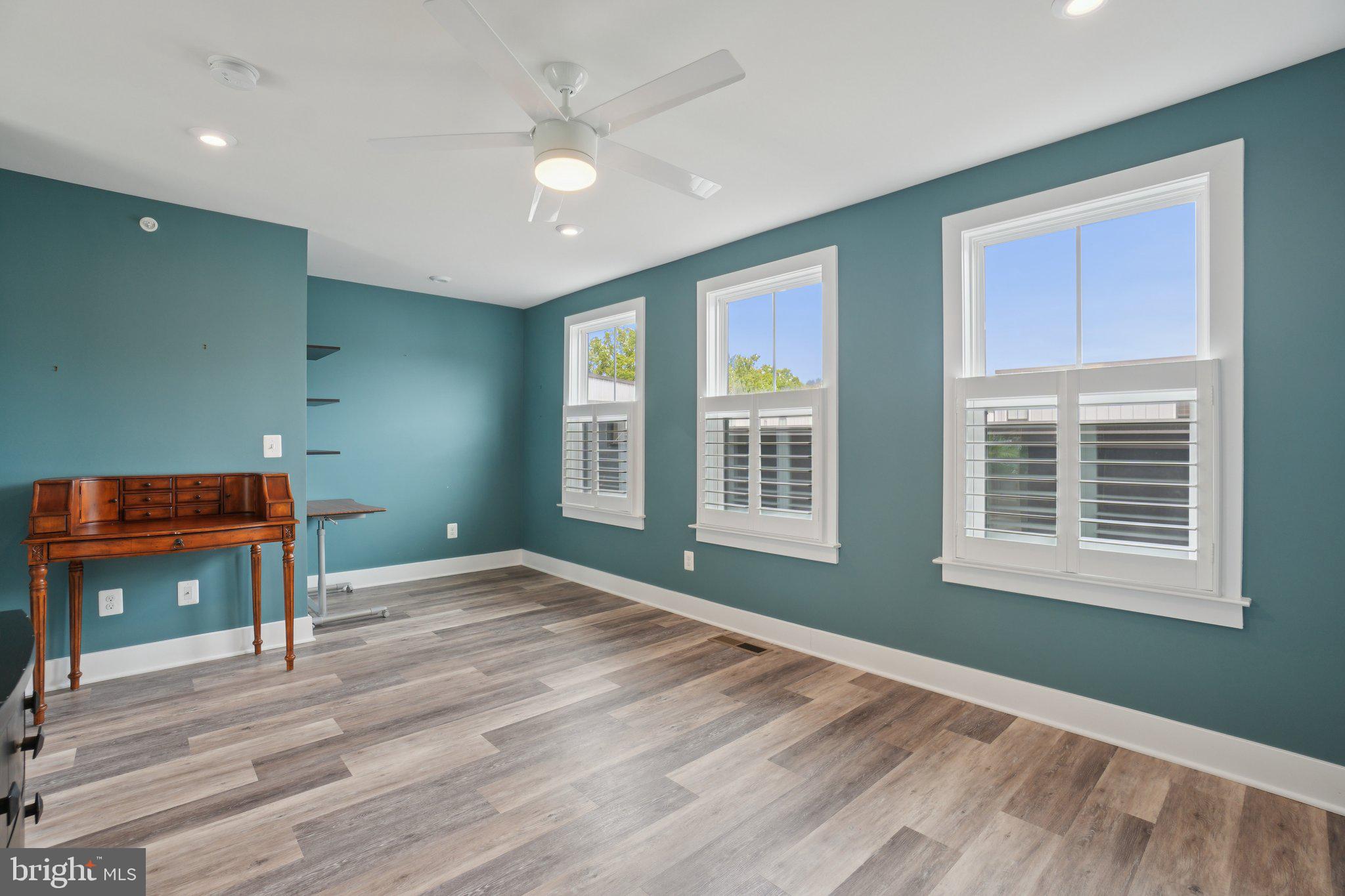 TALL OAKS - Residential