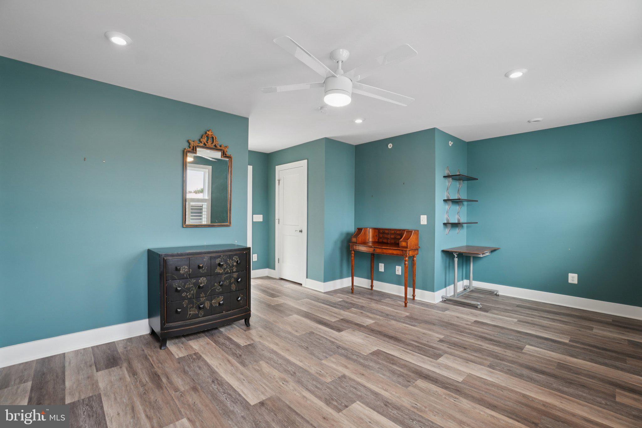 TALL OAKS - Residential