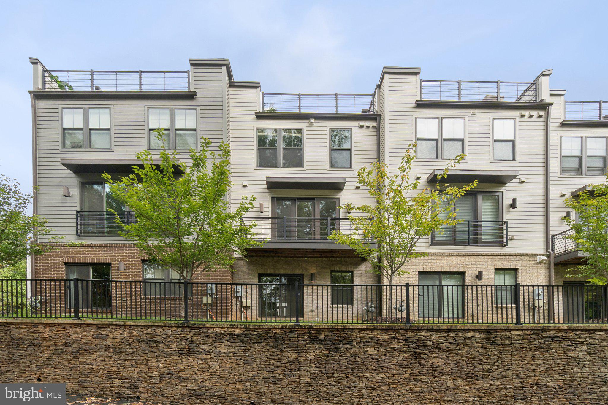 TALL OAKS - Residential