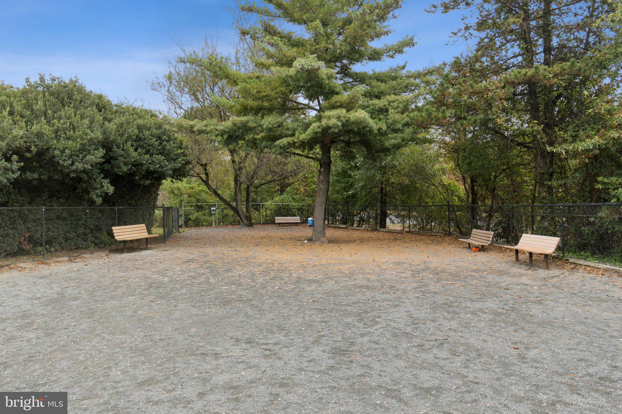 TALL OAKS - Residential