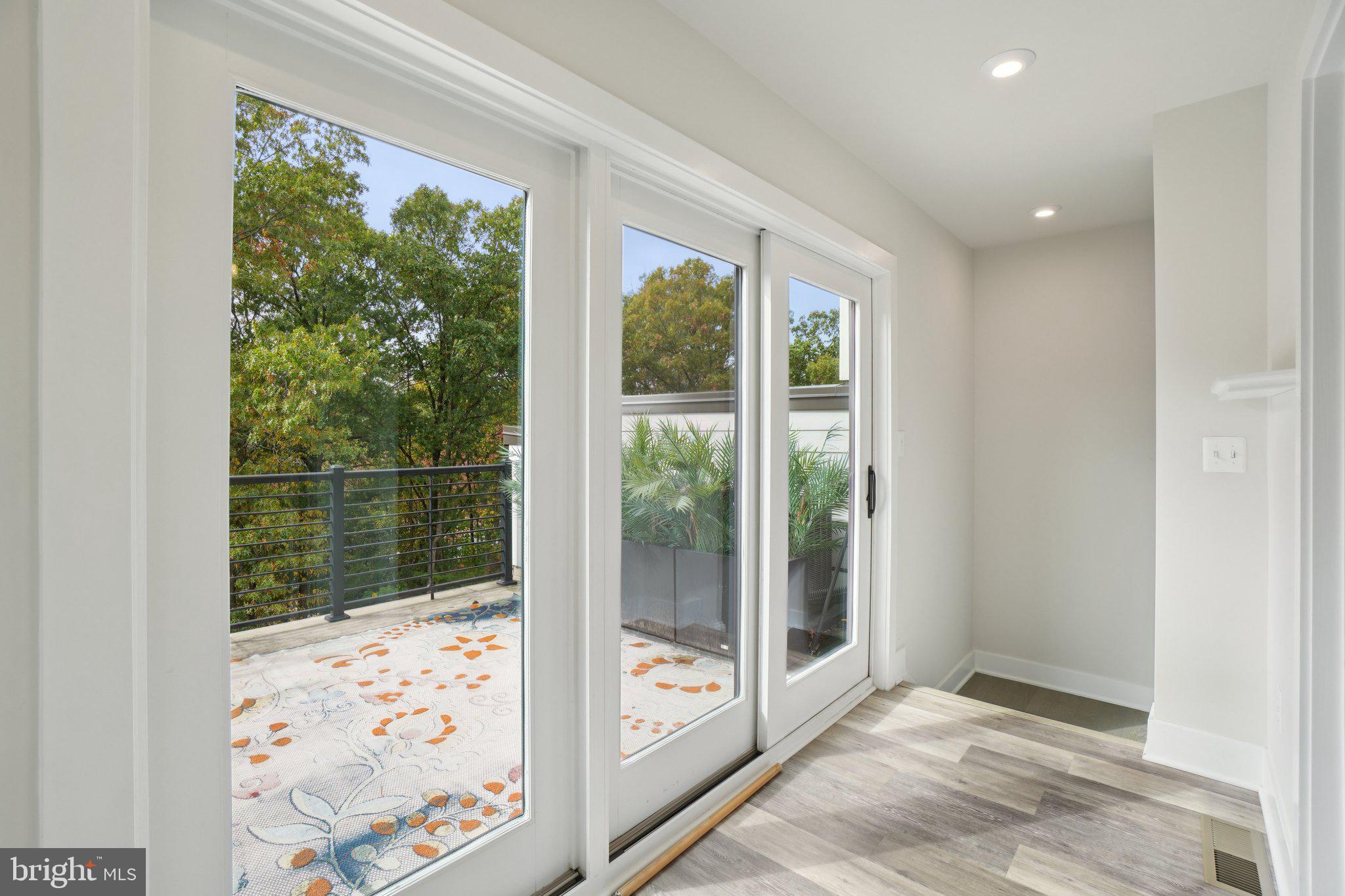 TALL OAKS - Residential