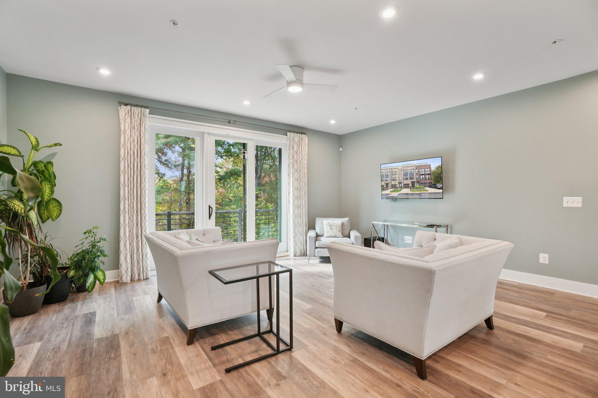 TALL OAKS - Residential