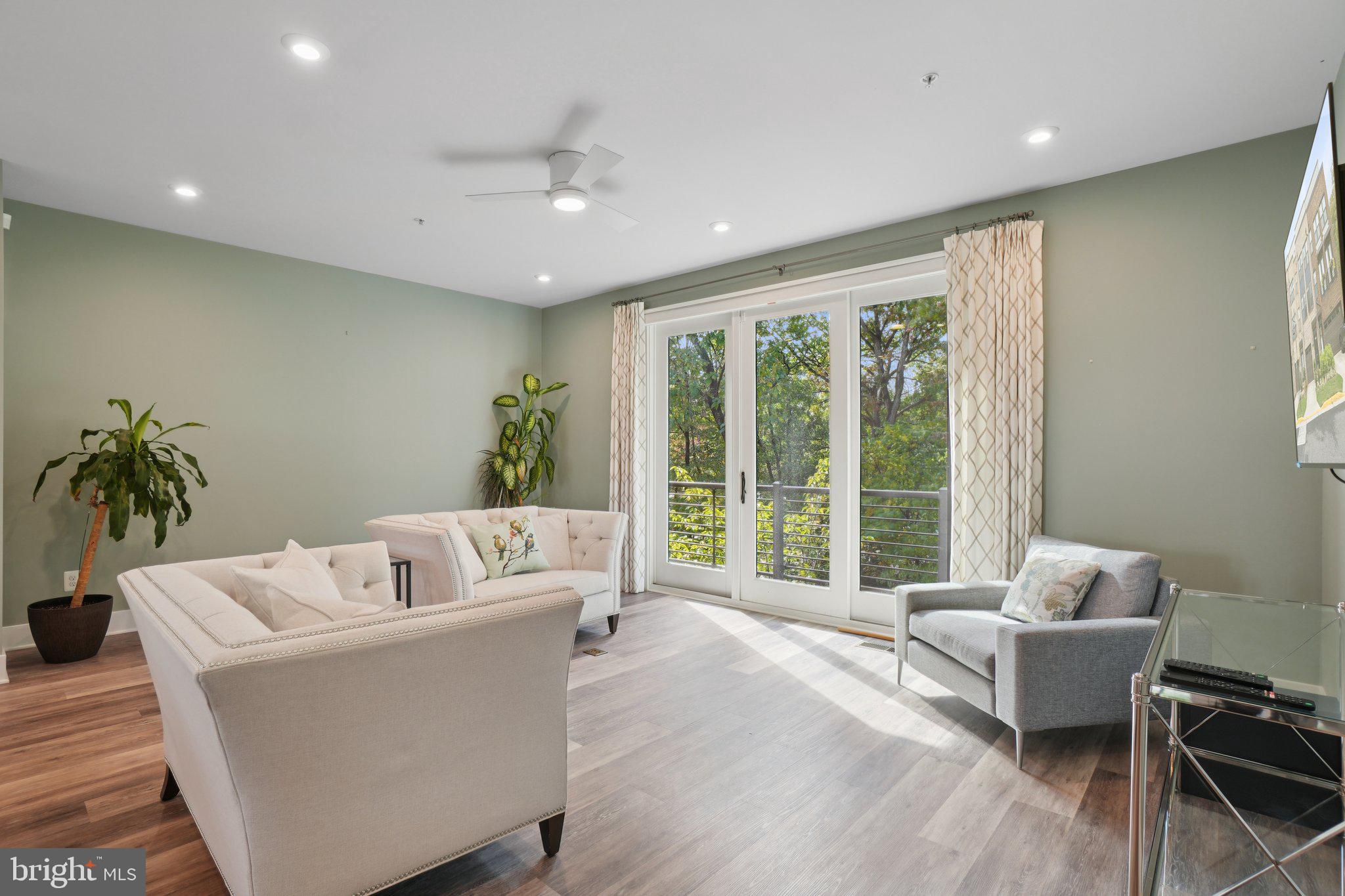 TALL OAKS - Residential