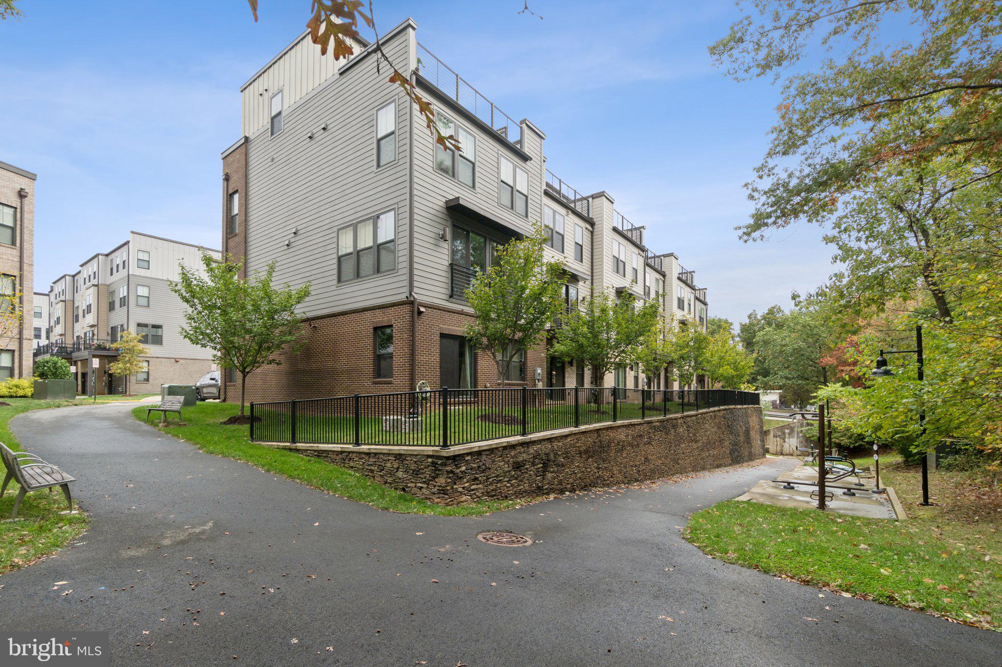 TALL OAKS - Residential