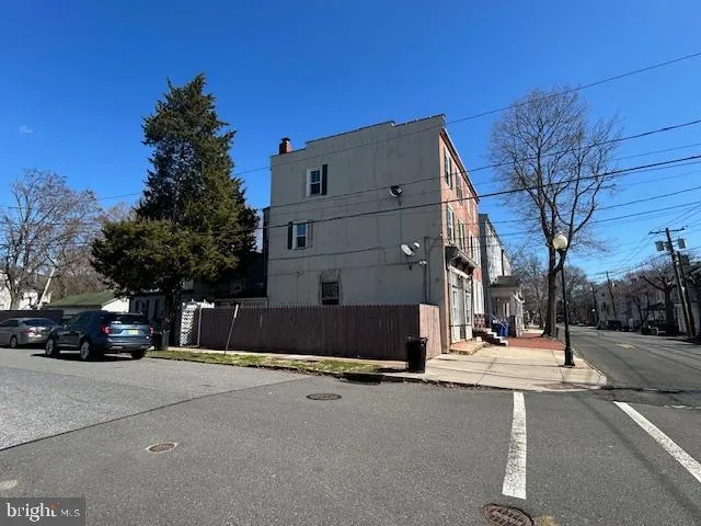 Mount Holly, New Jersey 08060, United States, 3 Bedrooms Bedrooms, ,1 BathroomBathrooms,Residential,Active,96606