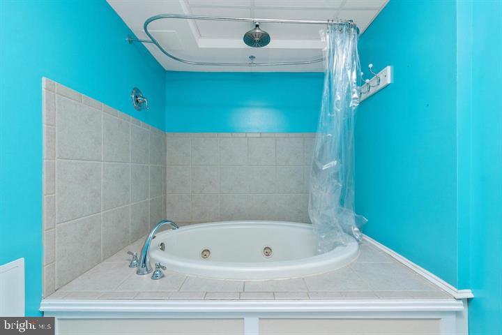 VALLEYWOOD - Residential Lease