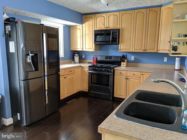 VALLEYWOOD - Residential Lease